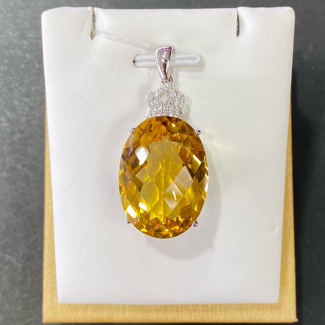 14k Gold 29.06 Ctw Natural Citrine & Diamond Pendant( Without Chain ): Ref:231172035 // gold content:14k gold // main gemstone:citrine // shape:oval // carat weight:28. 94ct // color:yellow // treatment:natural // // adjacent gemstone 2 : diamond // number of stones:25