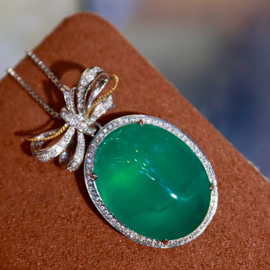 14k Gold 19.42 Ctw Natural Emerald & Diamond Pendant( Without Chain ): Ref:231172057 // gold content:14k gold // main gemstone:emerald // shape:oval // carat weight:19. 12ct // color:green // treatment:natural // // adjacent gemstone 2 : diamond // shape:round // carat