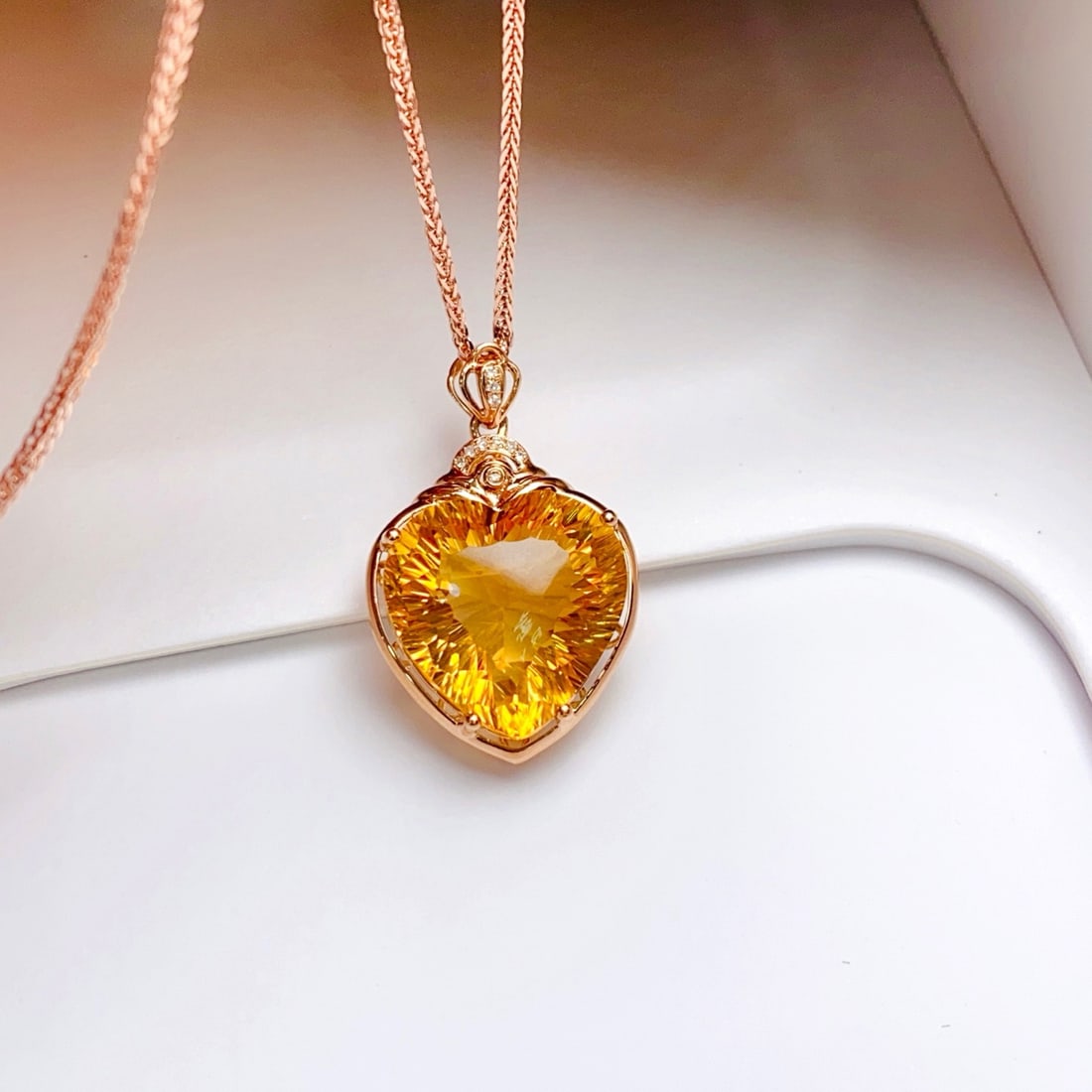14k Gold 11.00 Ct Natural Citrine & Diamond Pendant( Without Chain ): Ref:231172065 // gold content:14k gold // main gemstone:citrine // shape:heart // carat weight:11. 00ct // color:yellow // treatment:natural // // adjacent gemstone 2 : diamond // number of stones:10