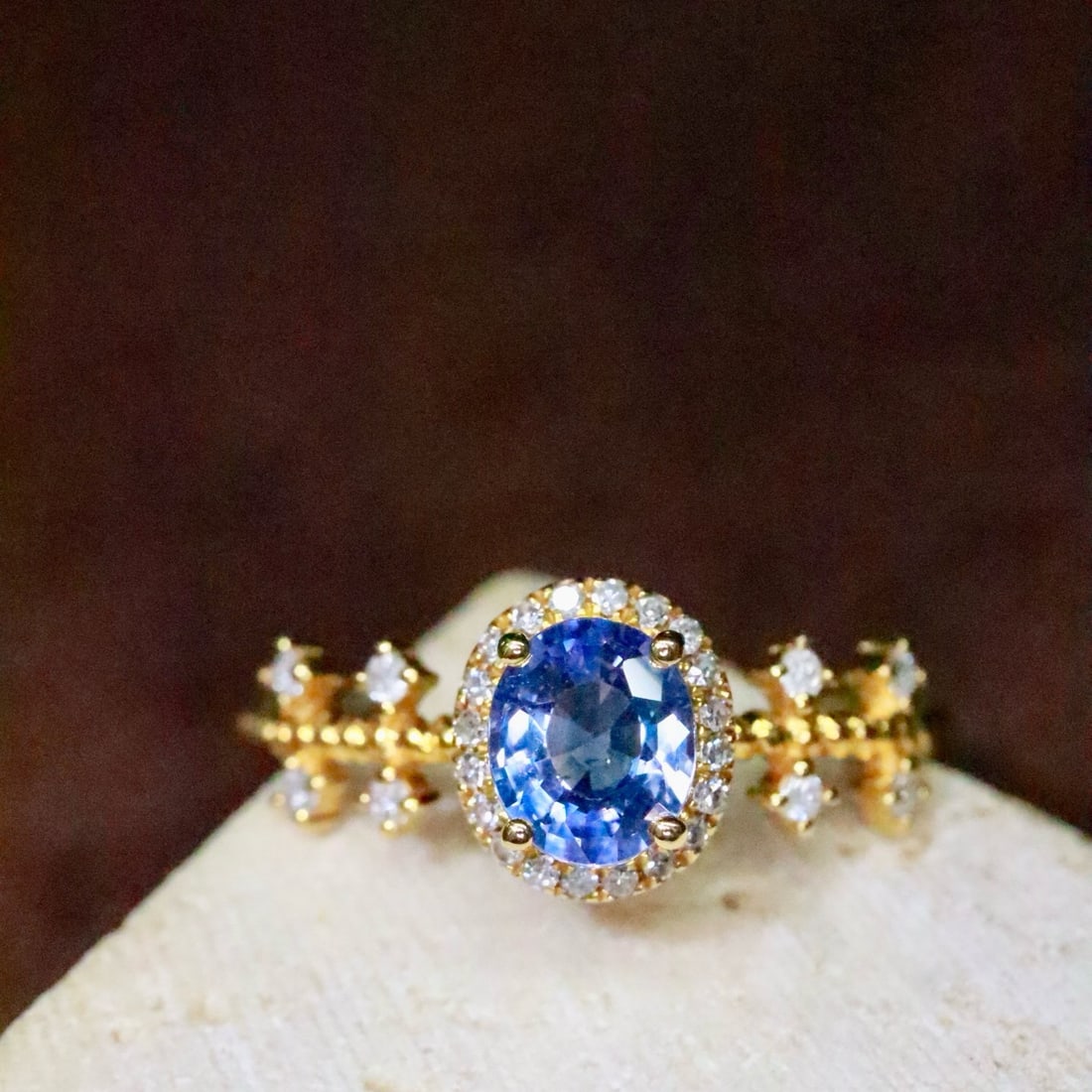 14k Gold 0.89 Ctw Natural Sapphire & Diamond Ring: Ref:231172087 // gold content:14k gold // ring size:7. 25us // // main gemstone:sapphire // shape:oval // carat weight:0. 73ct // color:blue // treatment:natural // // adjacent gemstone 2 : diamond