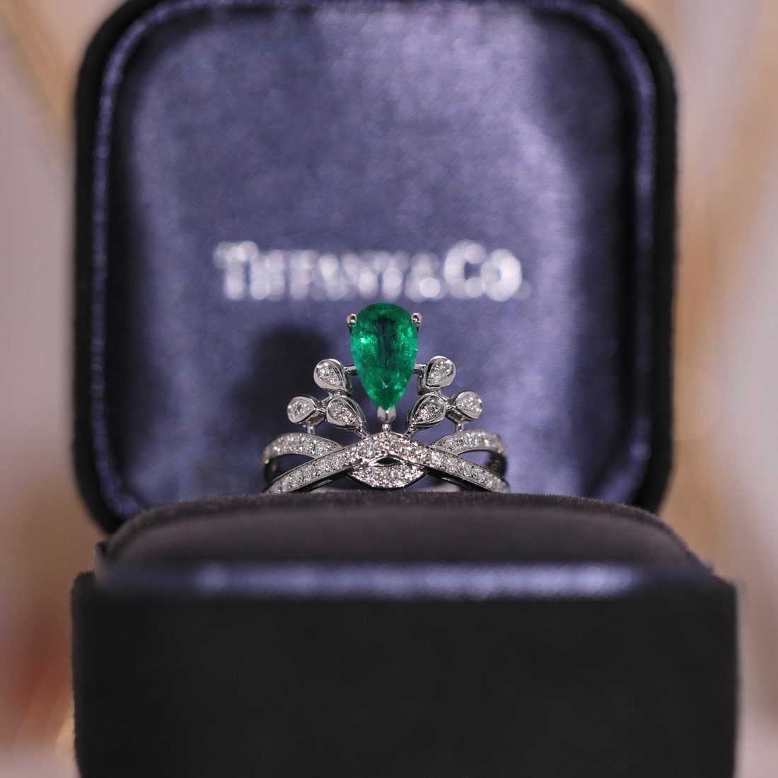 14k Gold 0.93 Ct Vivid Green Natural Emerald & Diamond Ring - 5