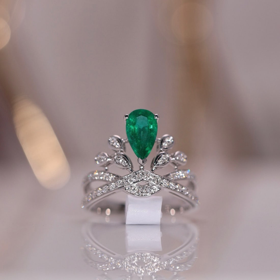 14k Gold 0.93 Ct Vivid Green Natural Emerald & Diamond Ring - 7