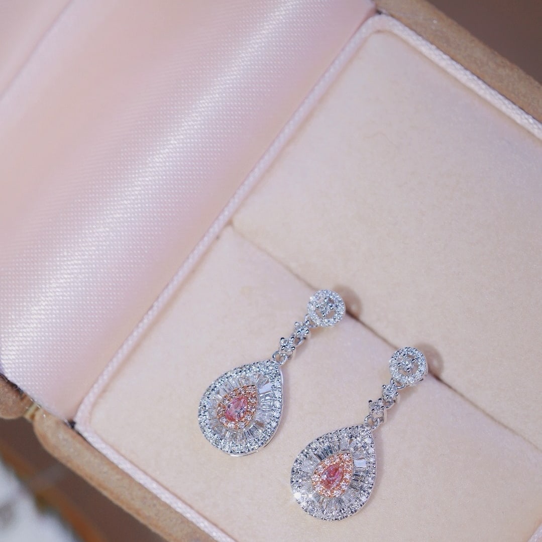 14k Gold 0.6 Ct Natural Color Diamond Earrings: Ref:231172107 // gold content:14k gold // main gemstone:diamond // shape:multiple // carat weight:0. 6ct // clarity grade:vs-si // color:color // treatment:natural // High Estimate: 5000 Low