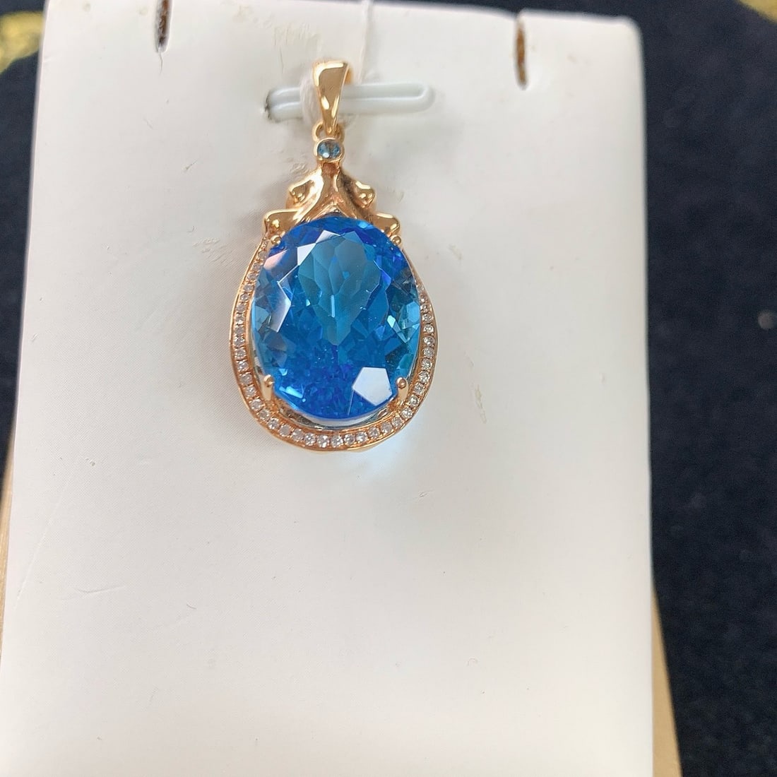 14k Gold 12.97 Ctw Natural Topaz & Diamond Pendant( Without Chain ): Ref:231172108 // gold content:14k gold // main gemstone:topaz // shape:oval // carat weight:12. 84ct // color:blue // treatment:natural // // adjacent gemstone 2 : diamond // number of stones:43 //