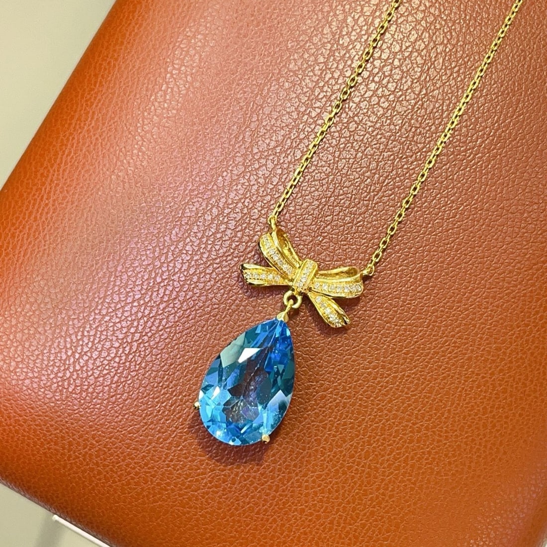 14k Gold 5.50 Ct Natural Topaz & Diamond Necklace - 5