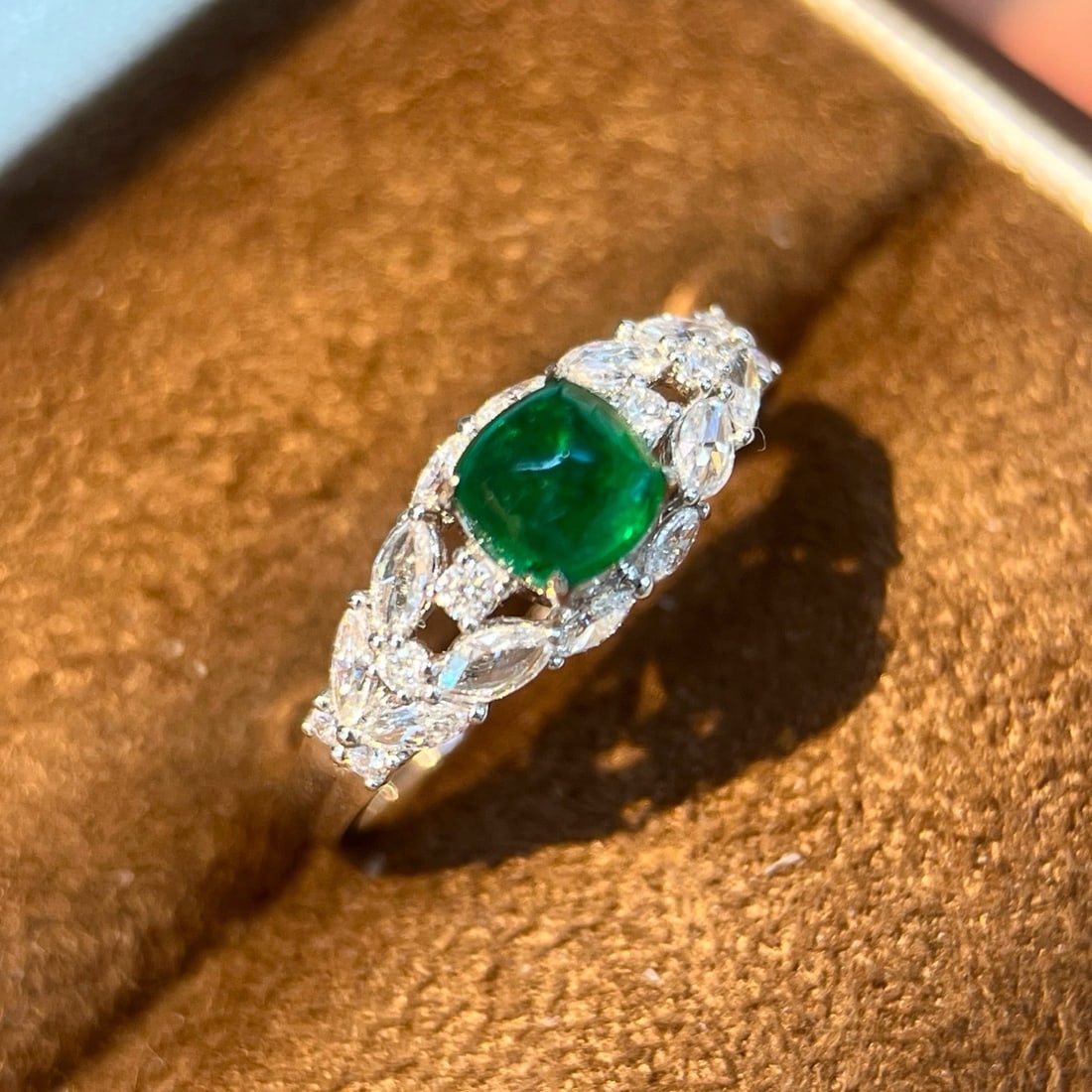 14k Gold 1.28 Ctw Vivid Green Natural Emerald & Diamond Ring - 4