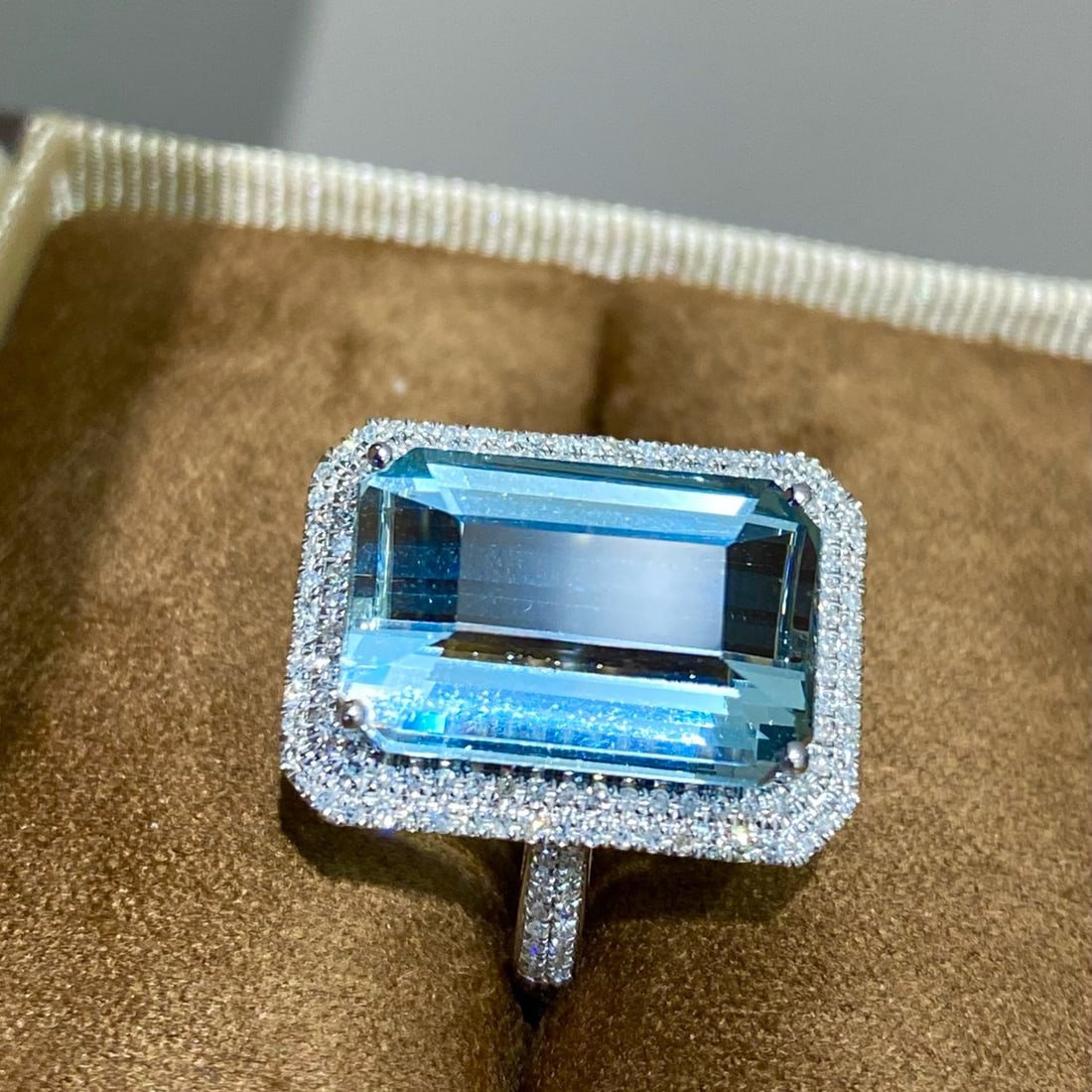 14k Gold 8.05 Ctw Natural Aquamarine & Diamond Ring - 2