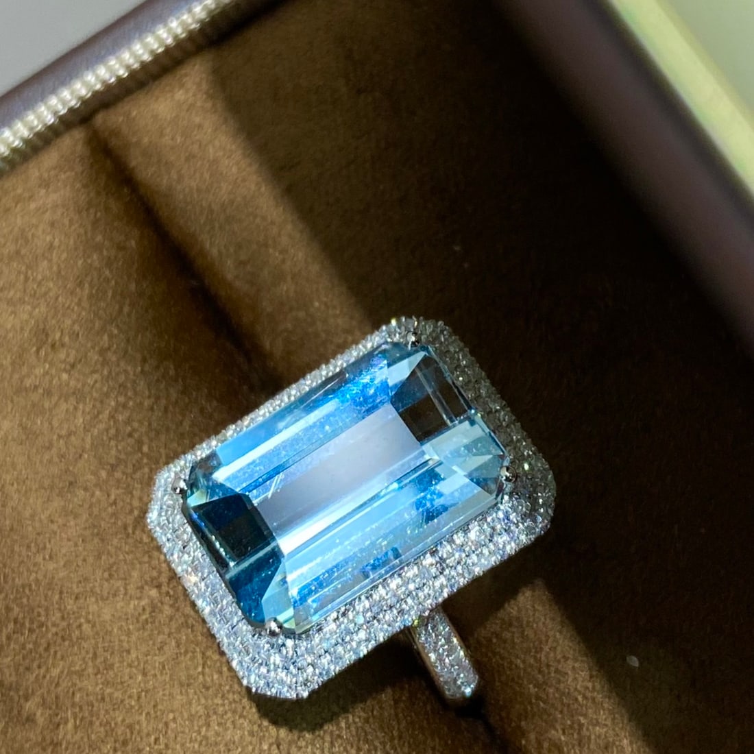 14k Gold 8.05 Ctw Natural Aquamarine & Diamond Ring - 4