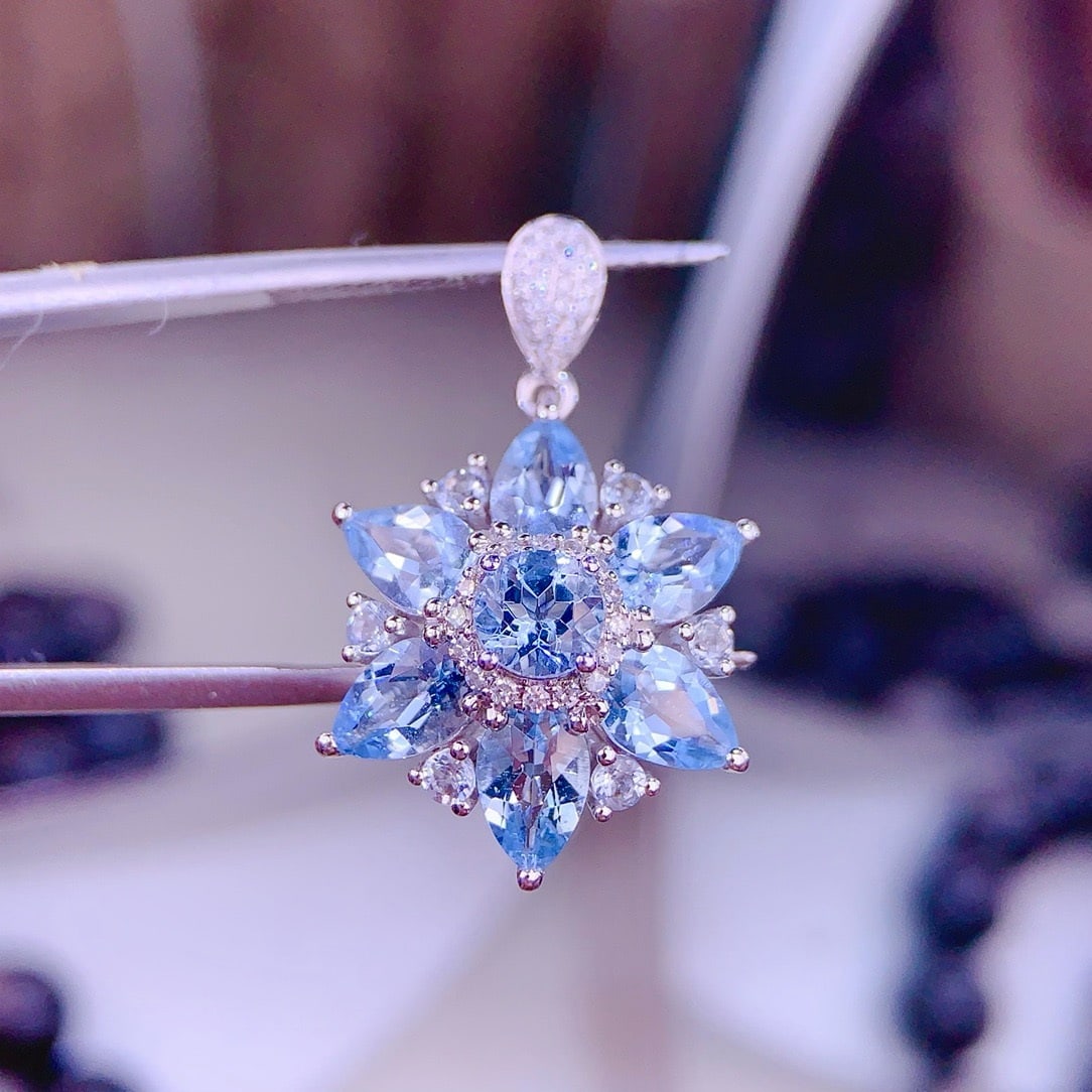 14k Gold 3.2 Ct Natural Aquamarine & Diamond Pendant( Without Chain ): Ref:231172137 // gold content:14k gold // main gemstone:aquamarine // shape:multiple // carat weight:3. 2ct // color:blue // treatment:natural // // adjacent gemstone 2 : diamond // shape:round //