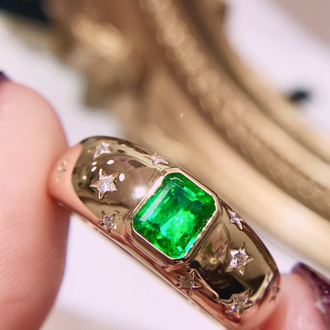 14k Gold 0.78 Ctw Vivid Green Natural Emerald & Diamond Ring: Ref:231172138 // gold content:14k gold // ring size:7. 25us // // main gemstone:emerald // shape:octagonal // carat weight:0. 6ct // color:vivid green // treatment:natural // // adjacent gemstone 2 : 