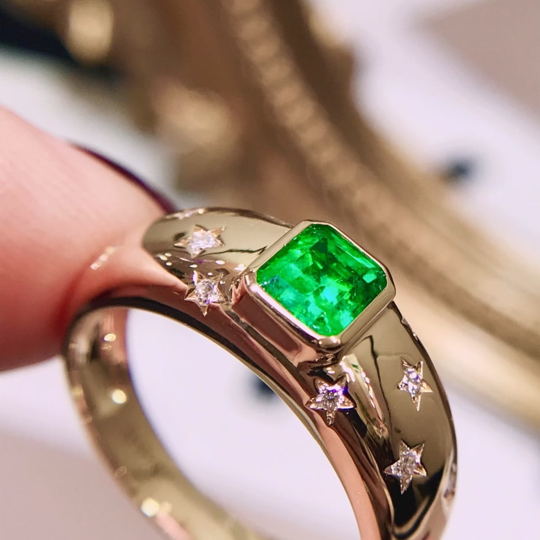 14k Gold 0.78 Ctw Vivid Green Natural Emerald & Diamond Ring - 2
