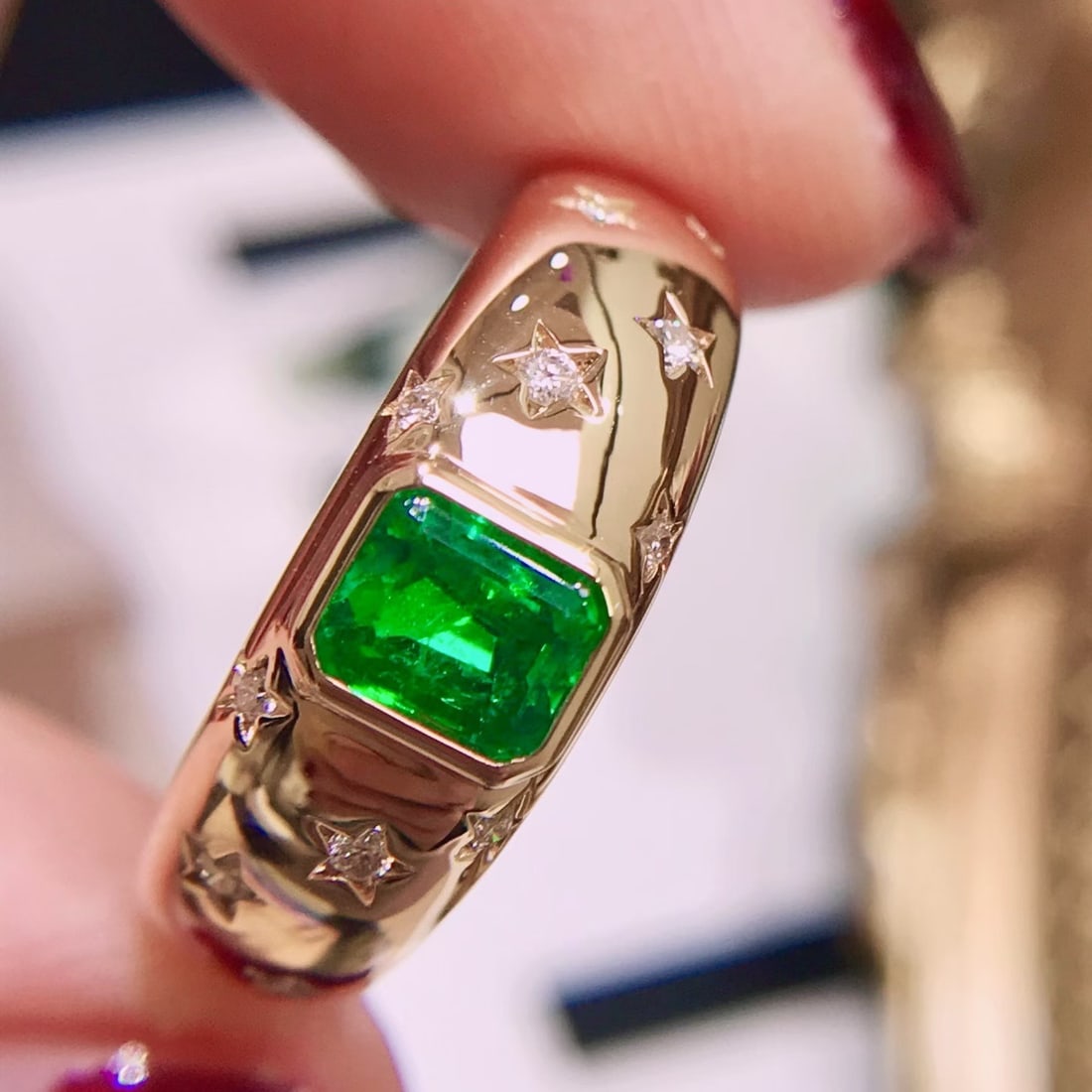 14k Gold 0.78 Ctw Vivid Green Natural Emerald & Diamond Ring - 5