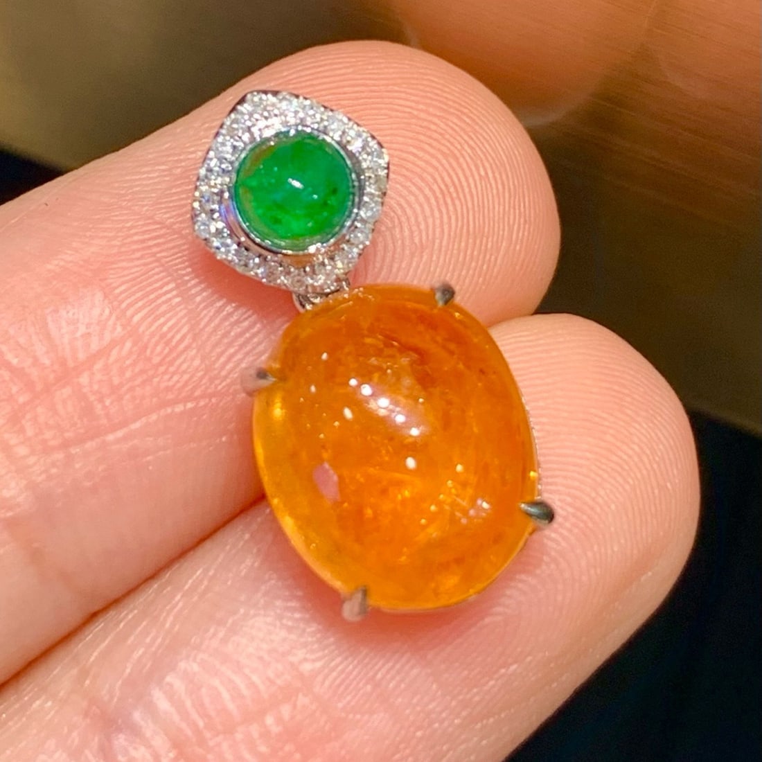 14k Gold 6.05 Ct Natural Spessartine & Diamond Pendant( Without Chain ): Ref:231172141 // gold content:14k gold // main gemstone:spessartine // shape:oval // carat weight:6. 05ct // color:orange // treatment:natural // // adjacent gemstone 2 : diamond // shape:round //
