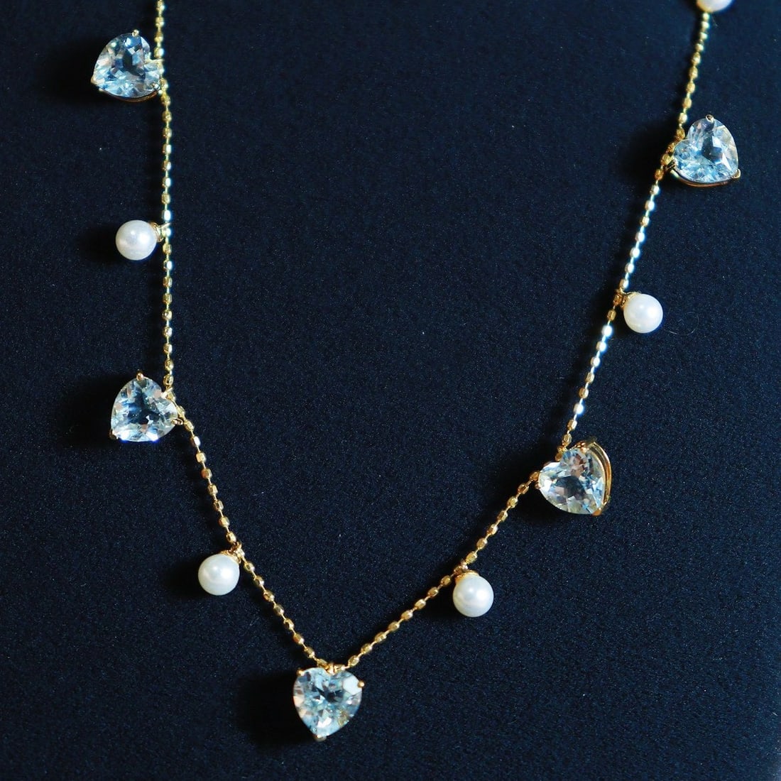 14k Gold 1.9 Ct Natural Aquamarine & Pearl Necklace: Ref:231172143 // gold content:14k gold // main gemstone:aquamarine // shape:heart // carat weight:1. 9ct // color:blue // treatment:natural // // adjacent gemstone 2 : pearl // shape:round //