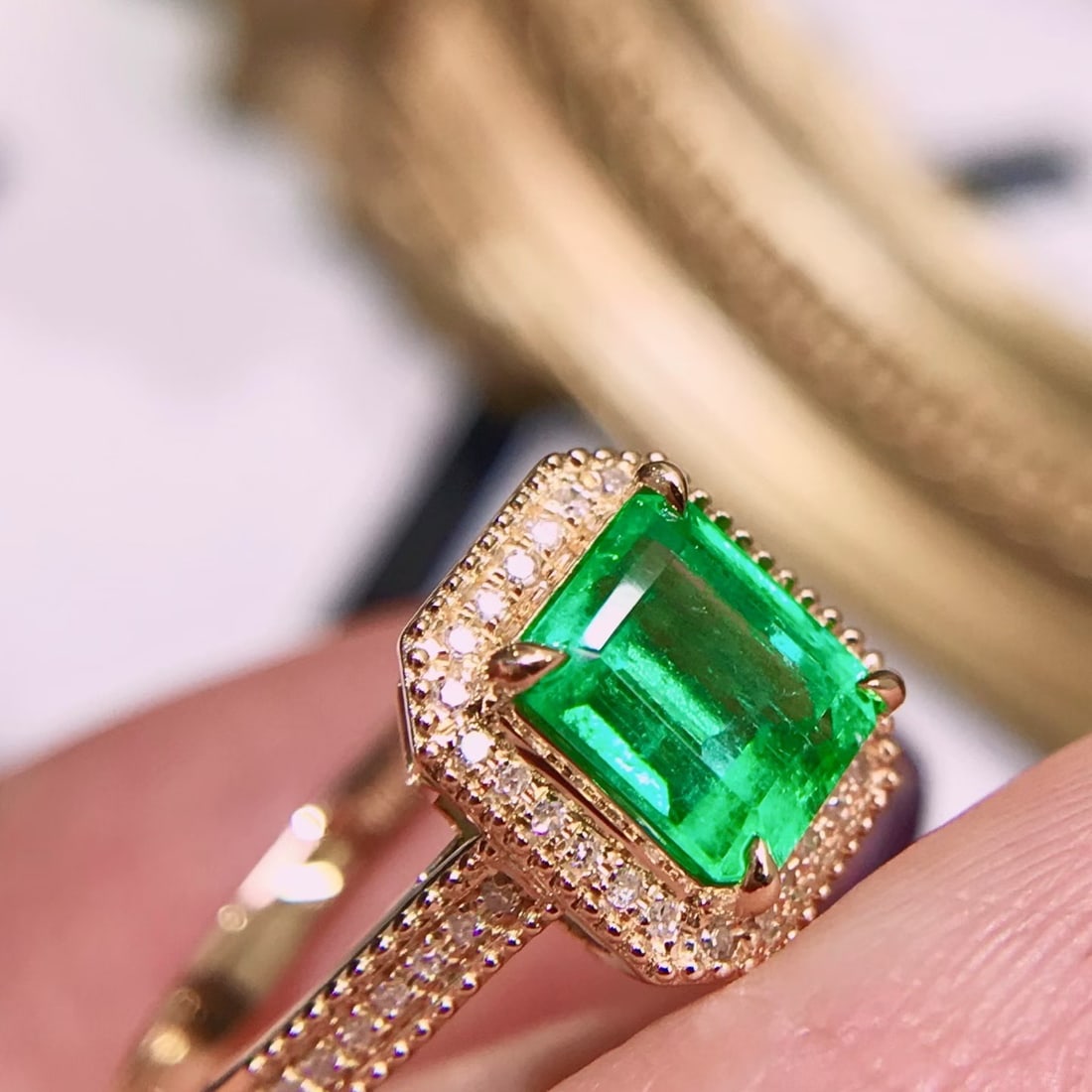 14k Gold 1.3 Ct Vivid Green Natural Emerald & Diamond Ring - 2
