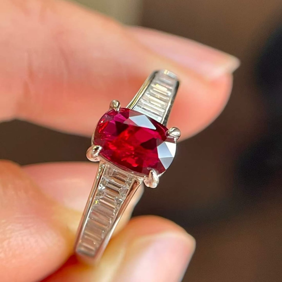 14k Gold 1.36 Ctw Natural Ruby & Diamond Ring: Ref:231172180 // gold content:14k gold // ring size:7. 25us // // main gemstone:ruby // shape:oval // carat weight:1. 03ct // color:pigeonblood red // treatment:natural // // adjacent gemstone 2 : dia