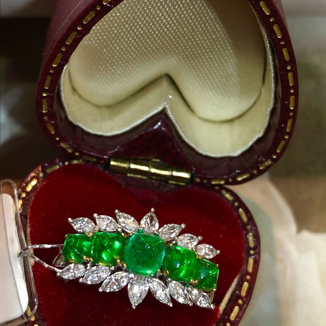 14k Gold 2.32 Ctw Vivid Green Natural Emerald & Diamond Ring: Ref:231172189 // gold content:14k gold // ring size:7. 25us // // main gemstone:emerald // shape:sugar-loaf // carat weight:1. 52ct // color:vivid green // treatment:natural // // adjacent gemstone 2