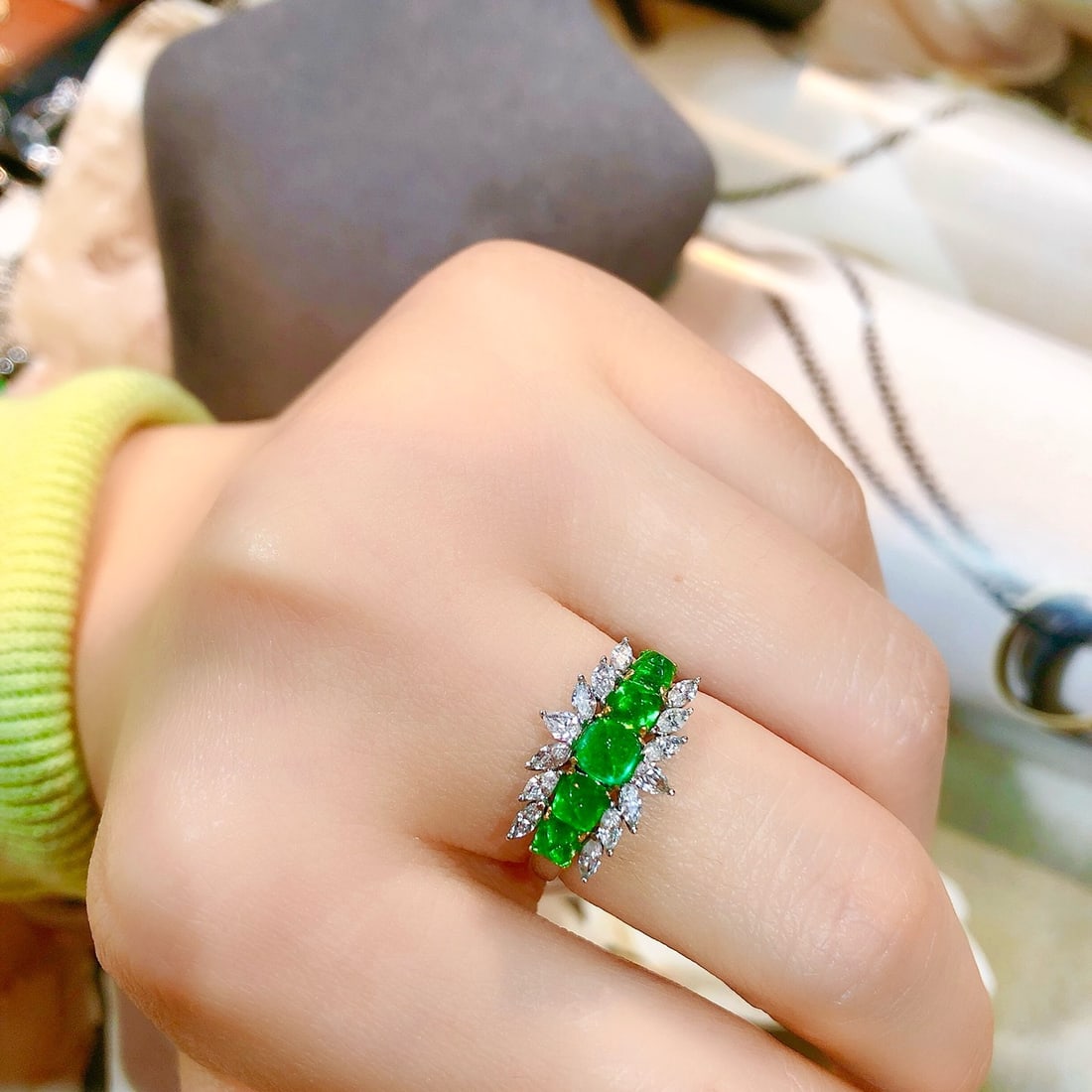 14k Gold 2.32 Ctw Vivid Green Natural Emerald & Diamond Ring - 2