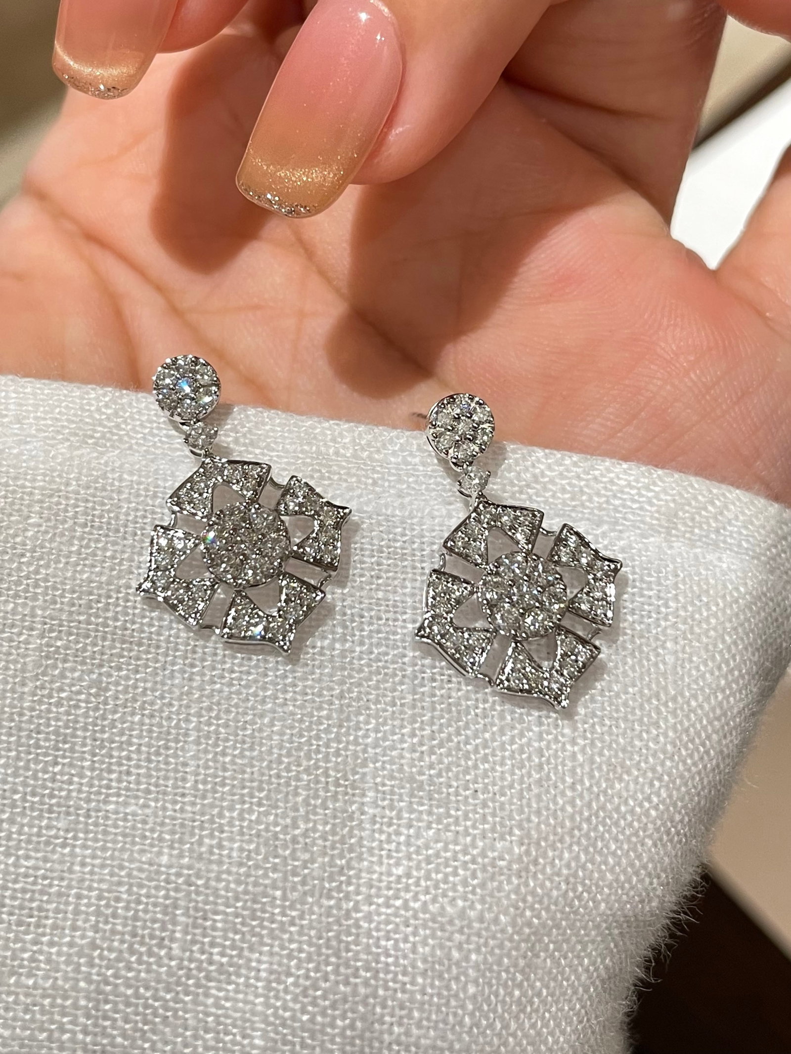 14k Gold 0.80 Ct Natural H Diamond Earrings: Ref:231172199 // gold content:14k gold // main gemstone:diamond // shape:round // carat weight:0. 80ct // clarity grade:vs-si // color:h // treatment:natural // cut grade:g // Condition: New Low