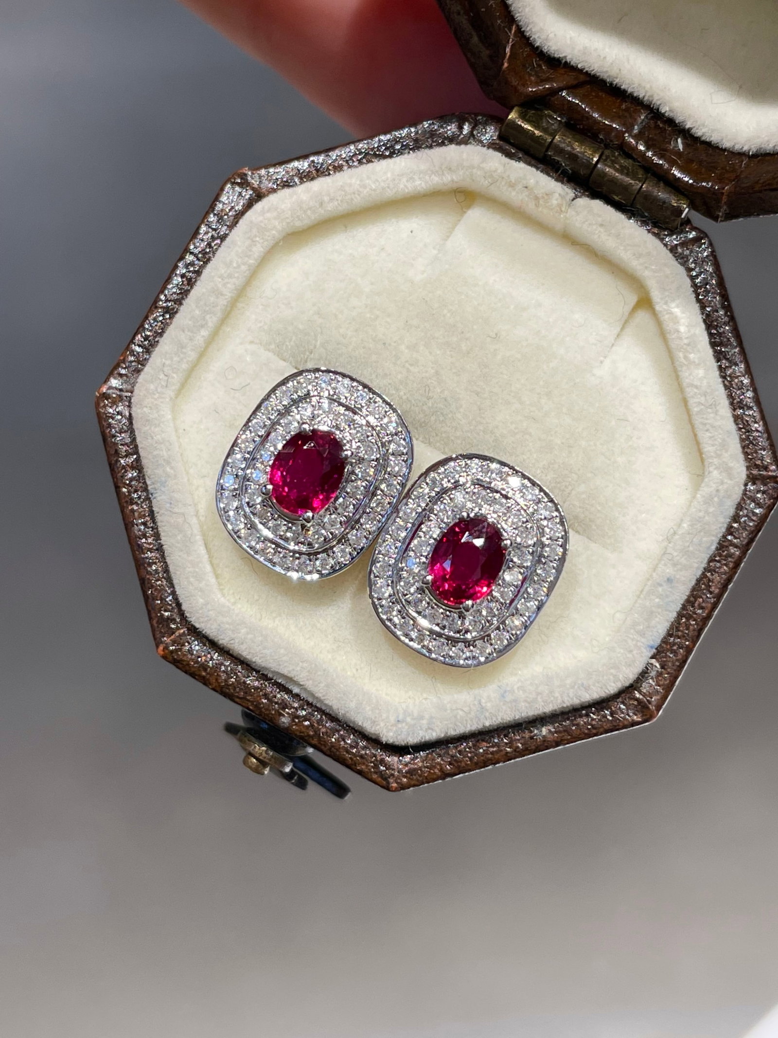 14k Gold 0.5 Ct Natural Ruby & Diamond Earrings: Ref:231172202 // gold content:14k gold // main gemstone:ruby // shape:oval // carat weight:0. 5ct // color:red // treatment:natural // // adjacent gemstone 2 : diamond // shape:round // clarity