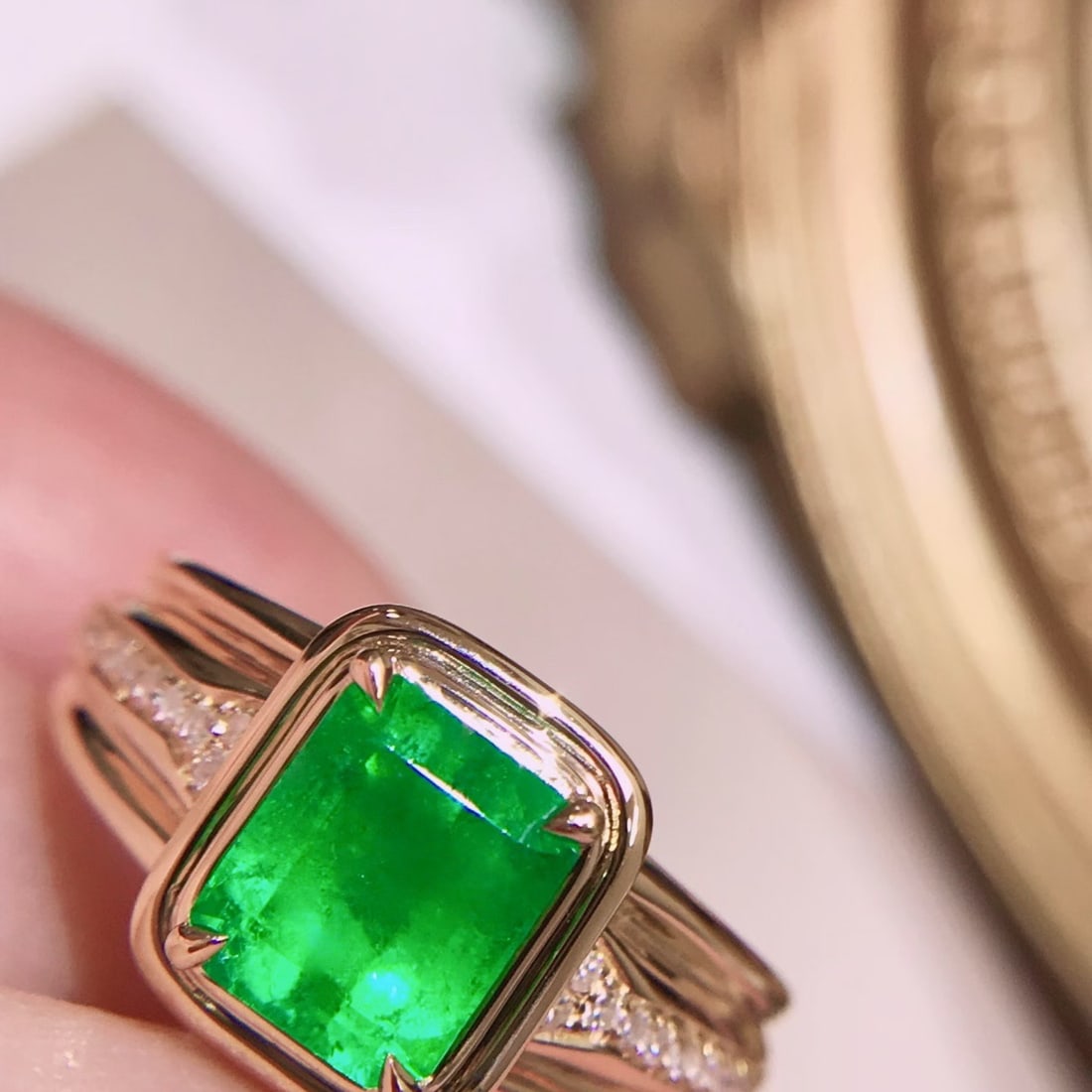14k Gold 1.5 Ct Vivid Green Natural Emerald & Diamond Ring - 4
