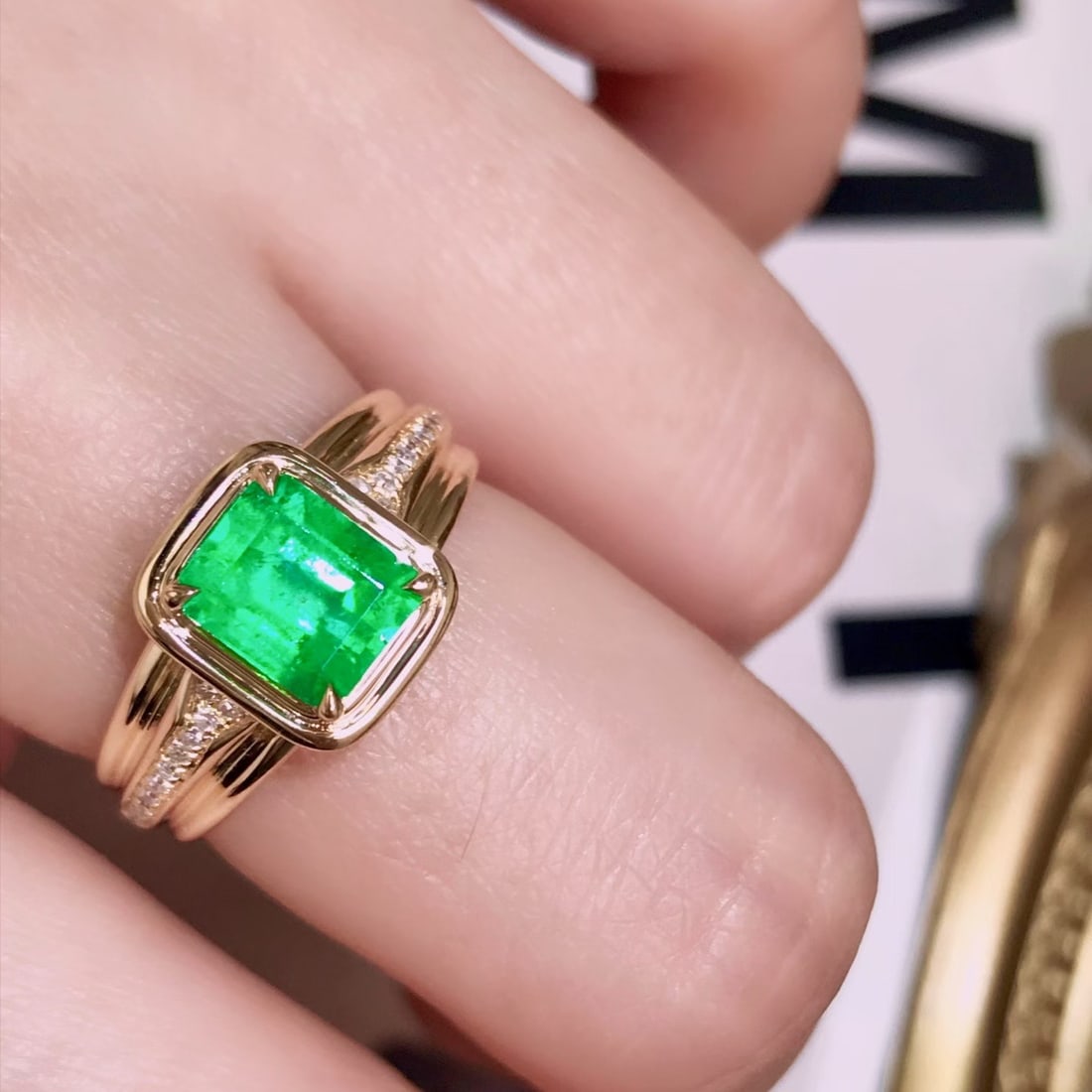 14k Gold 1.5 Ct Vivid Green Natural Emerald & Diamond Ring - 5