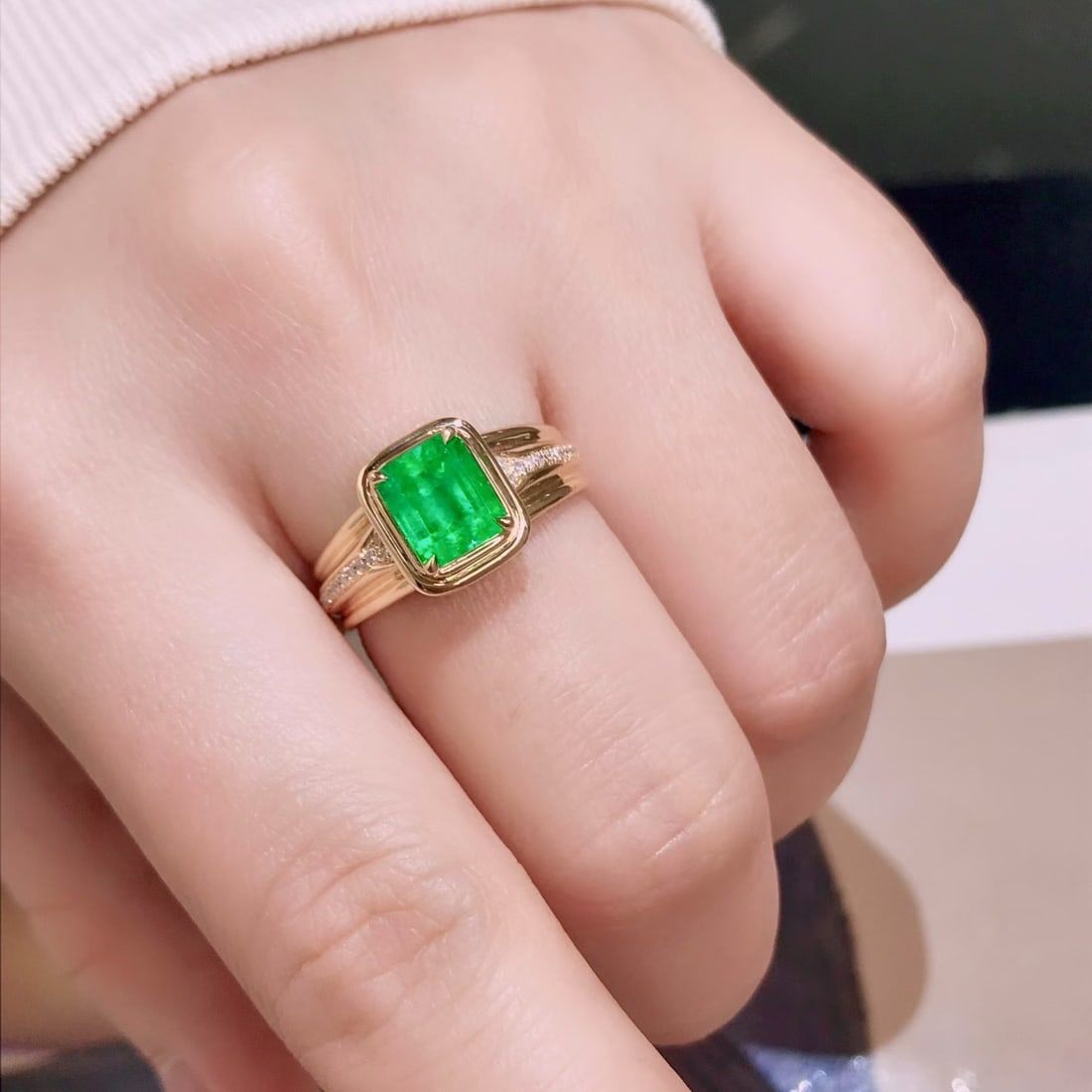 14k Gold 1.5 Ct Vivid Green Natural Emerald & Diamond Ring - 6