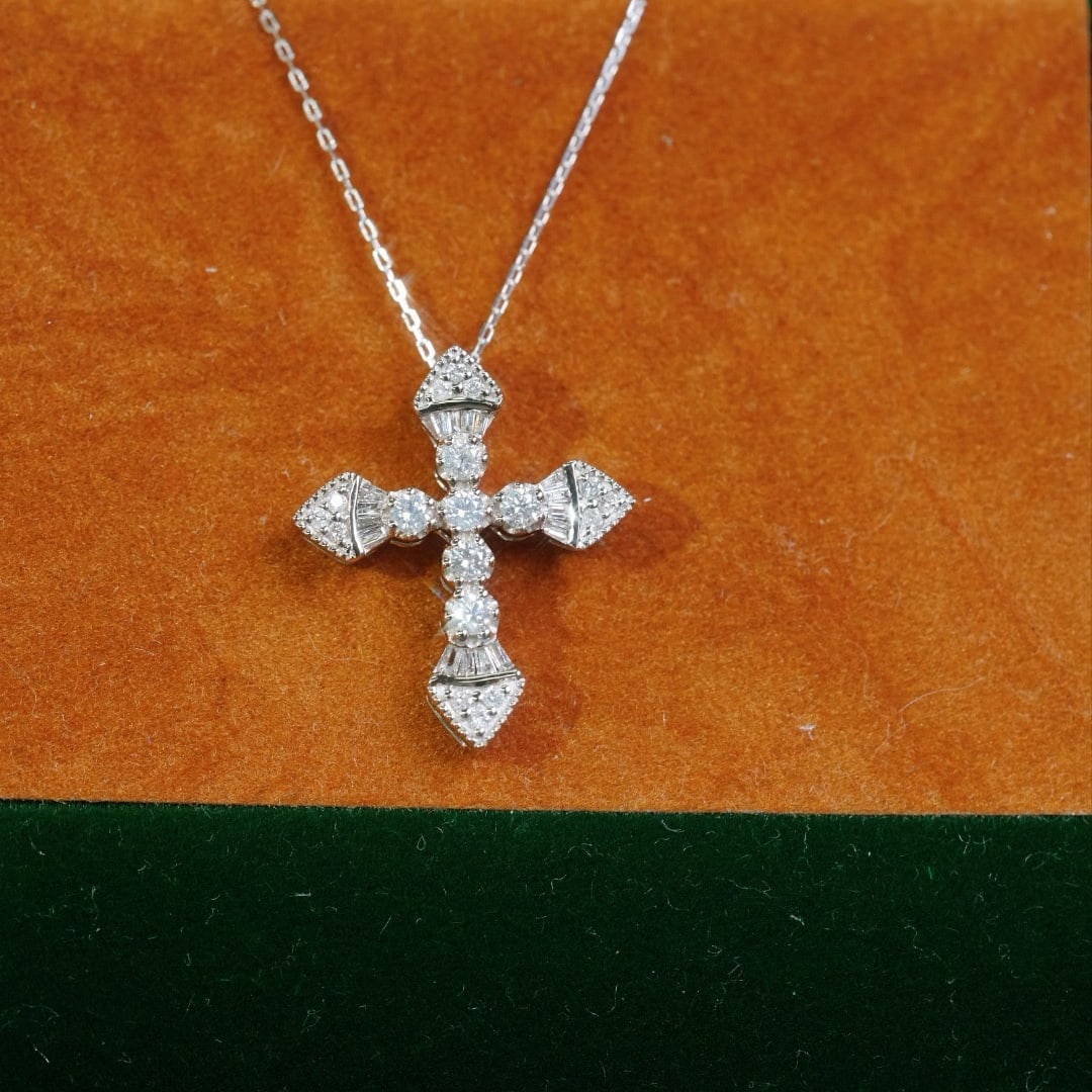 14k Gold 0.40 Ct Natural H Diamond Pendant( Without Chain ): Ref:231172211 // gold content:14k gold // main gemstone:diamond // shape:multiple // carat weight:0. 40ct // clarity grade:vs-si // color:h // treatment:natural // Condition: New High Estimate: 2800