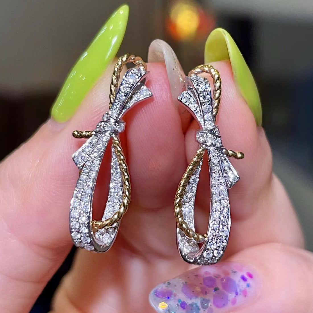14k Gold 0.72 Ct Natural H Diamond Earrings: Ref:231172214 // gold content:14k gold // main gemstone:diamond // shape:round // carat weight:0. 72ct // clarity grade:vs-si // color:h // treatment:natural // cut grade:g // High Estimate: 6600 Low 