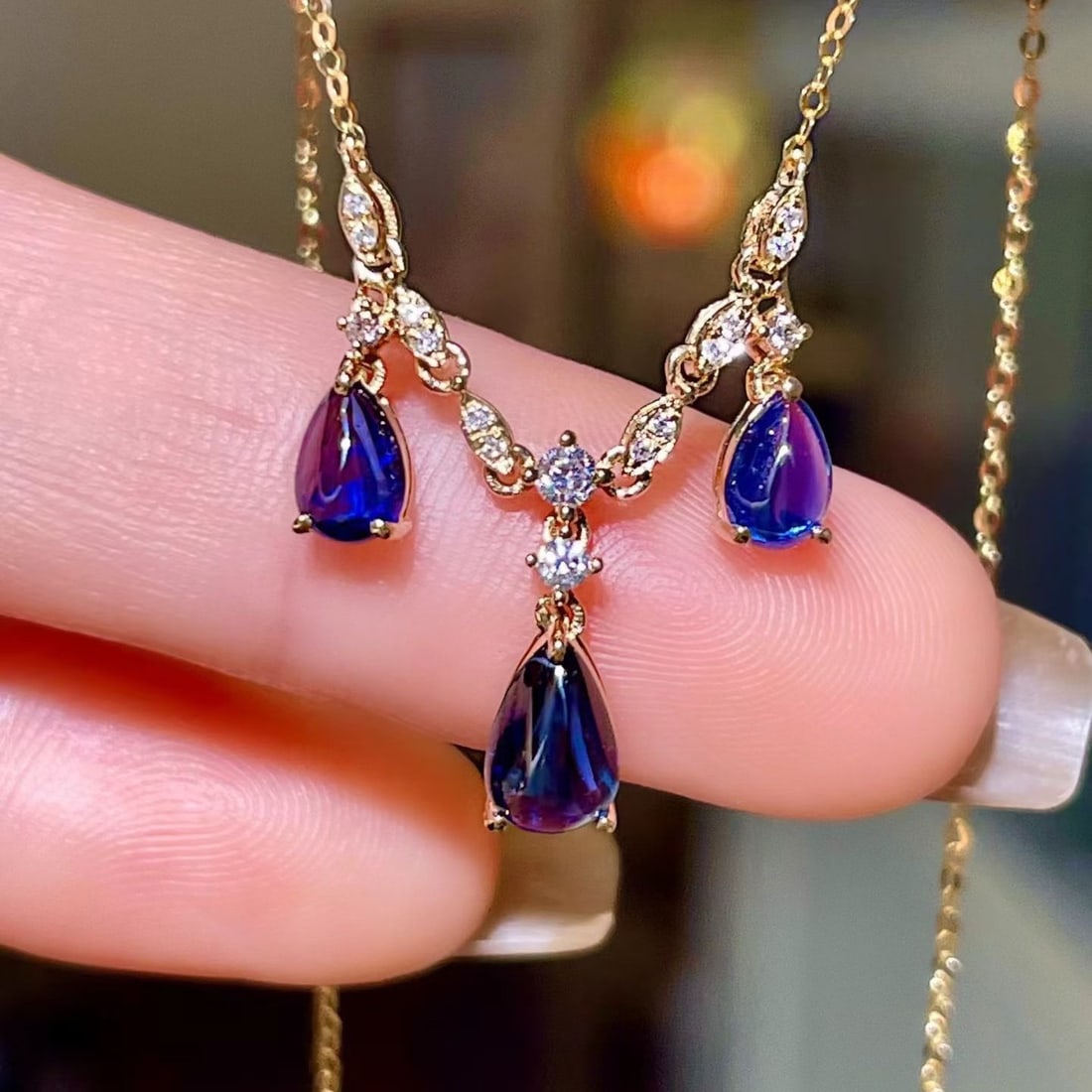 14k Gold 1.55 Ctw Natural Sapphire & Diamond Necklace: Ref:231172215 // gold content:14k gold // main gemstone:sapphire // shape:pear // carat weight:1. 45ct // color:blue // treatment:natural // // adjacent gemstone 2 : diamond // shape:round // carat