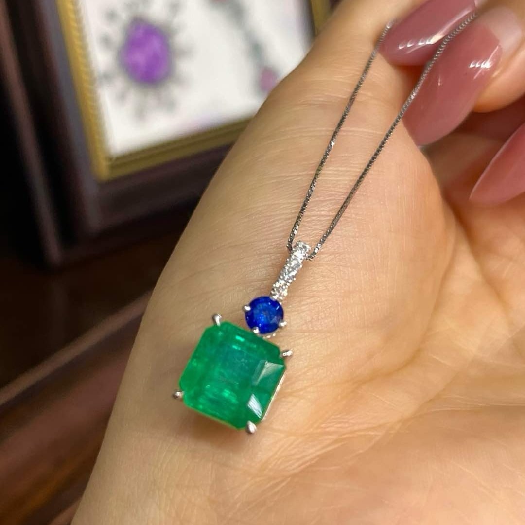 14k Gold 5.76 Ctw Intense Green Natural Emerald & Diamond Pendant( Without Chain ): Ref:231172216 // gold content:14k gold // main gemstone:emerald // shape:octagonal // carat weight:5. 68ct // color:intense green // treatment:natural // // adjacent gemstone 2 : diamond //