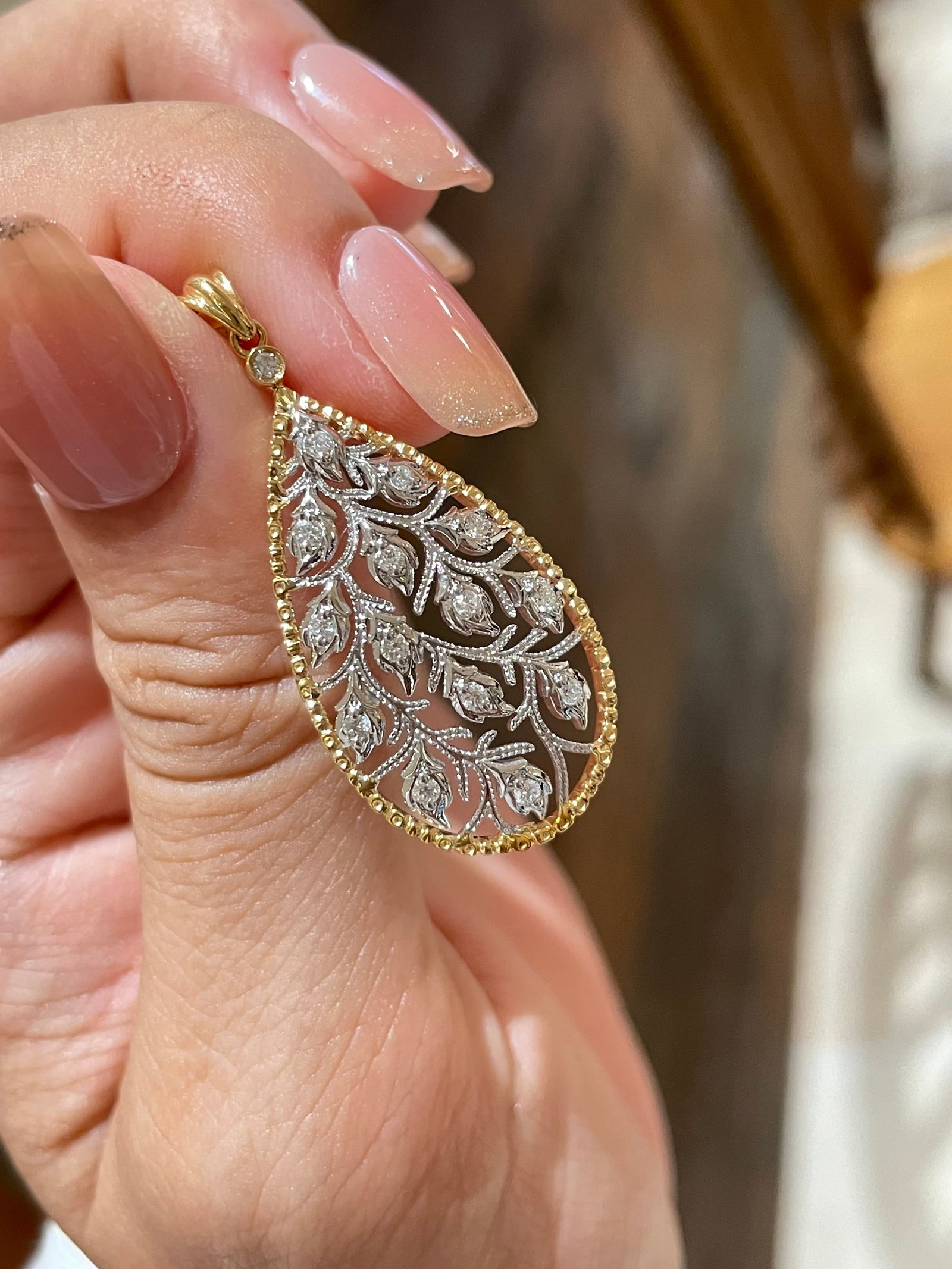 14k Gold 0.2 Ct Natural H Diamond Pendant( Without Chain ): Ref:231172219 // gold content:14k gold // main gemstone:diamond // shape:round // carat weight:0. 2ct // clarity grade:vs-si // color:h // treatment:natural // cut grade:g // High Estimate: 3000