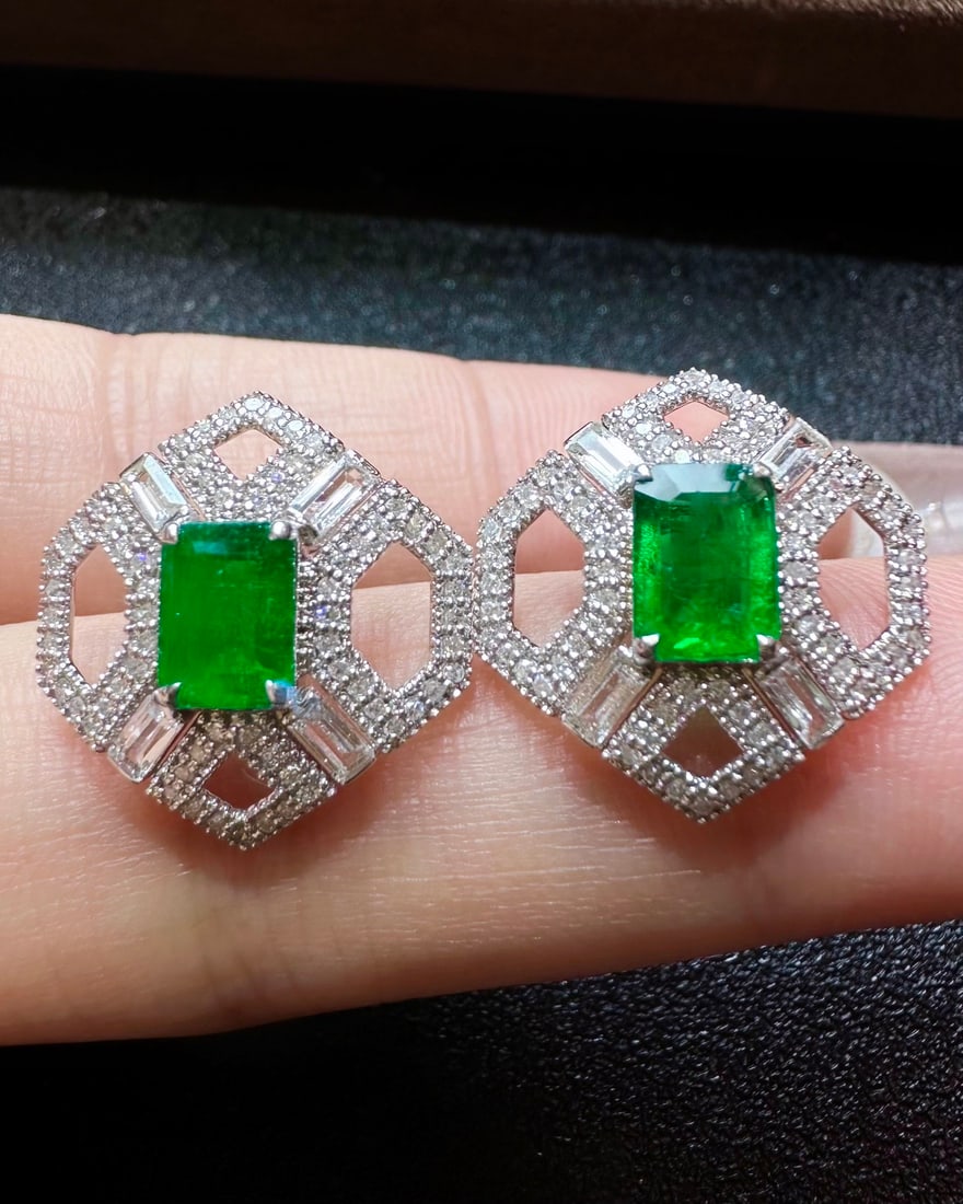 14k Gold 1.66 Ctw Natural Emerald & Diamond Earrings - 2