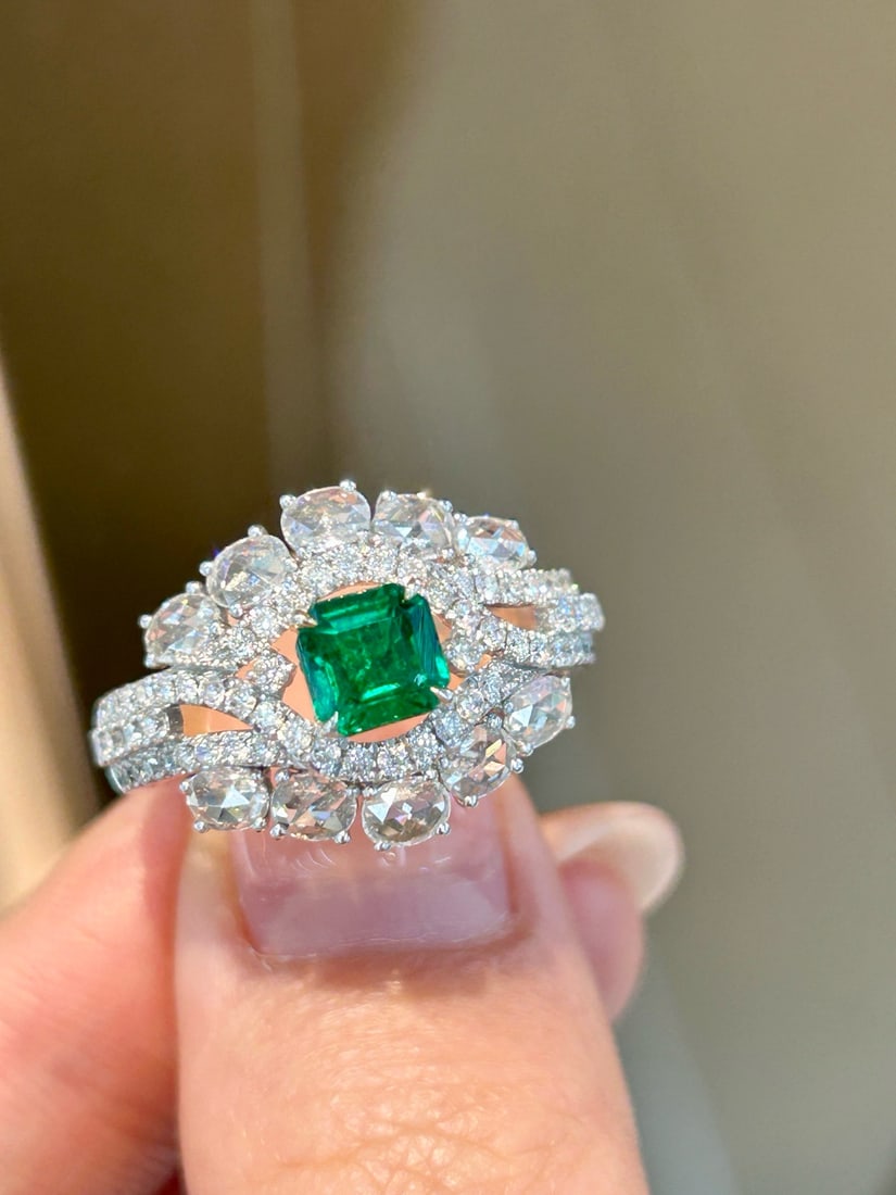 14k Gold 1.81 Ctw Vivid Green Natural Emerald & Diamond Ring - 3