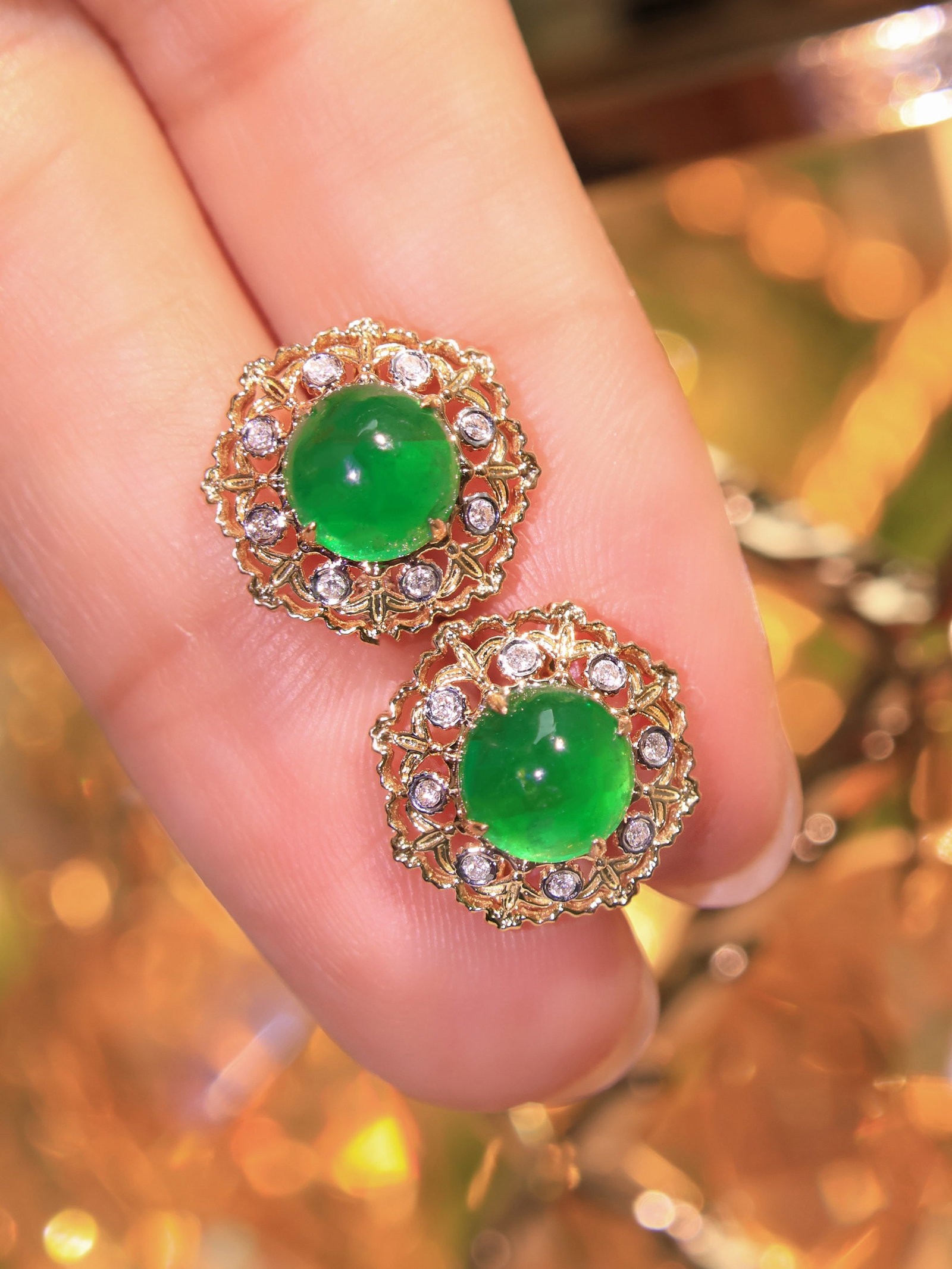 14k Gold 3.1 Ct Natural Emerald & Diamond Earrings: Ref:231172230 // gold content:14k gold // main gemstone:emerald // shape:round // carat weight:3. 1ct // color:green // treatment:natural // cut grade:g // // adjacent gemstone 2 : diamond //