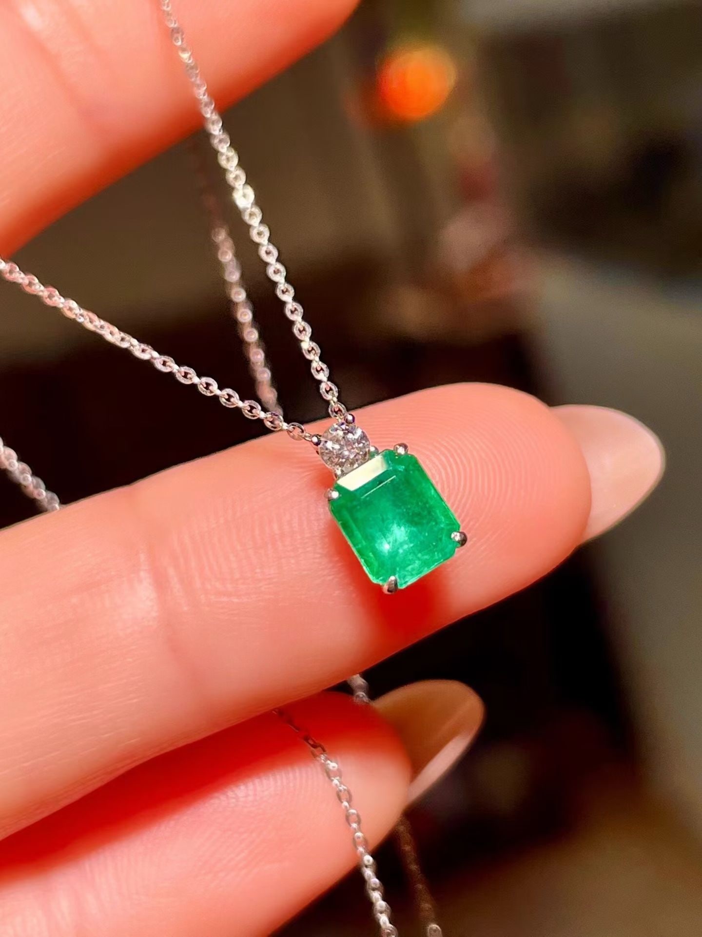 14k Gold 0.81 Ctw Natural Emerald & Diamond Necklace - 2