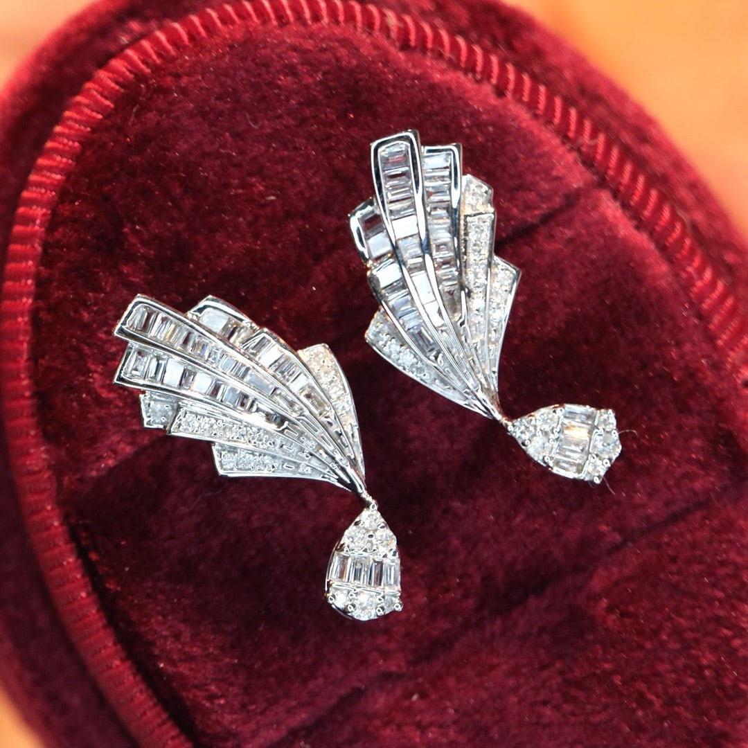 14k Gold 0.6 Ct Natural H Diamond Earrings: Ref:231172253 // gold content:14k gold // main gemstone:diamond // shape:multiple // carat weight:0. 6ct // clarity grade:vs-si // color:h // treatment:natural // Low Estimate: 2600 Condition: New