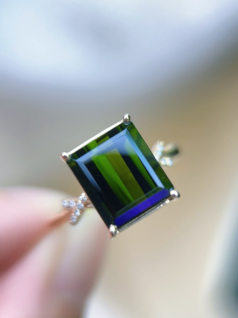 14k Gold 4.65 Ctw Natural Tourmaline & Diamond Ring: Ref:231172254 // gold content:14k gold // ring size:7. 25us // // main gemstone:tourmaline // shape:octagonal // carat weight:4. 6ct // color:green // treatment:natural // // adjacent gemstone 2 :