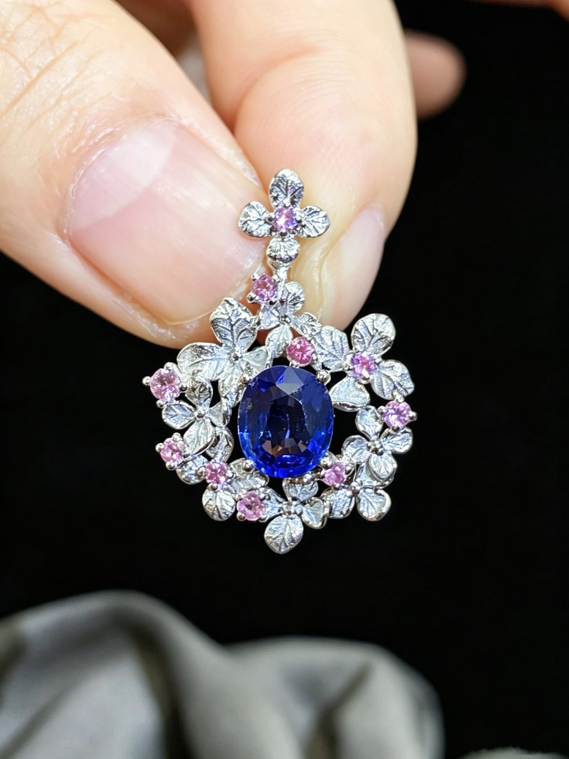 14k Gold 1.53 Ctw Natural Sapphire & Sapphire Pendant( Without Chain ): Ref:231172255 // gold content:14k gold // main gemstone:sapphire // shape:oval // carat weight:1. 23ct // color:blue // treatment:natural // // adjacent gemstone 2 : sapphire // shape:round // carat