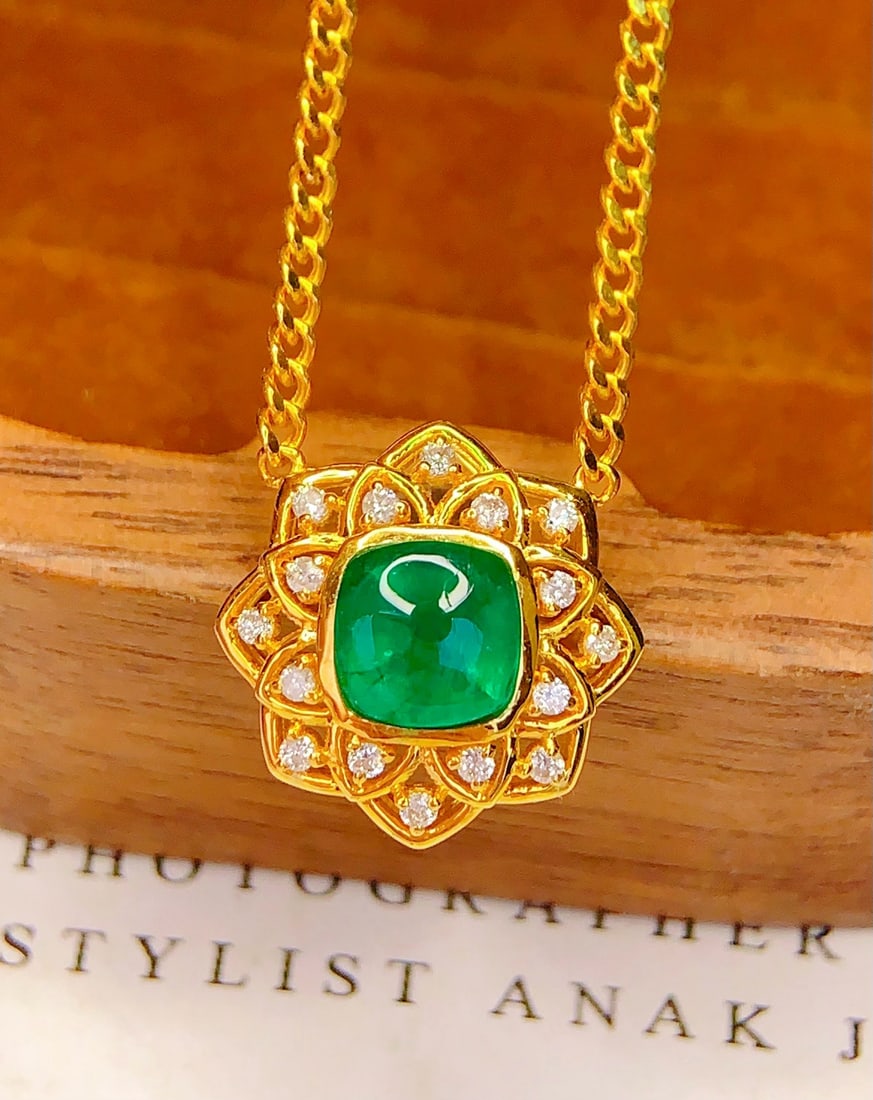 14k Gold 1.2 Ct Vivid Green Natural Emerald & Diamond Necklace: Ref:231172259 // gold content:14k gold // main gemstone:emerald // shape:sugar-loaf // carat weight:1. 2ct // color:vivid green // treatment:natural // // adjacent gemstone 2 : diamond // number of