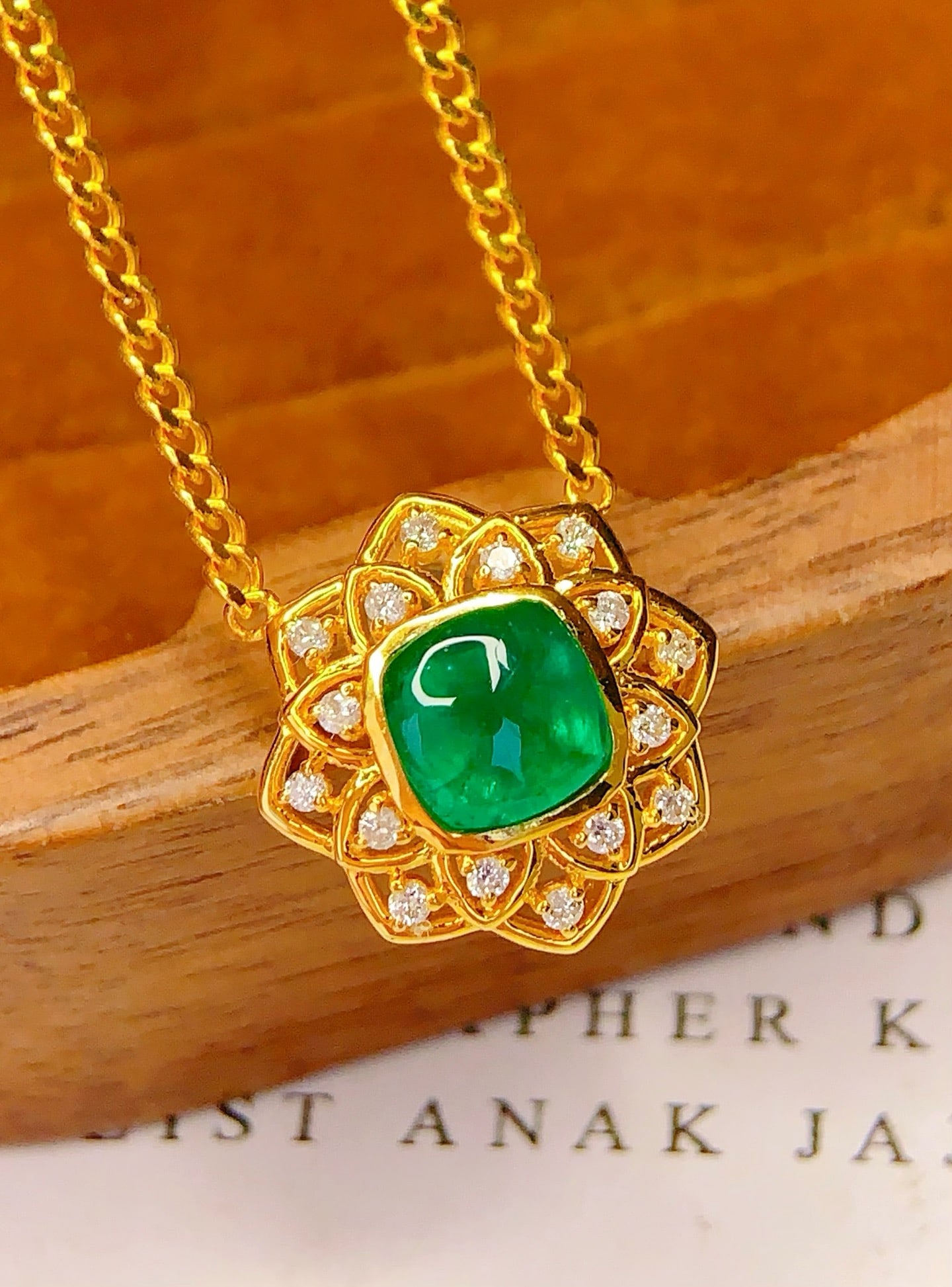 14k Gold 1.2 Ct Vivid Green Natural Emerald & Diamond Necklace - 4