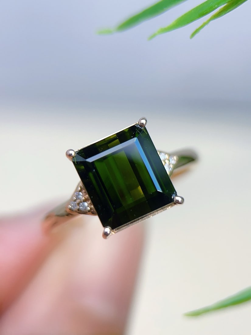 14k Gold 4.08 Ctw Natural Tourmaline & Diamond Ring: Ref:231172263 // gold content:14k gold // ring size:7. 25us // // main gemstone:tourmaline // shape:octagonal // carat weight:4. 05ct // color:green // treatment:natural // // adjacent gemstone 2 :