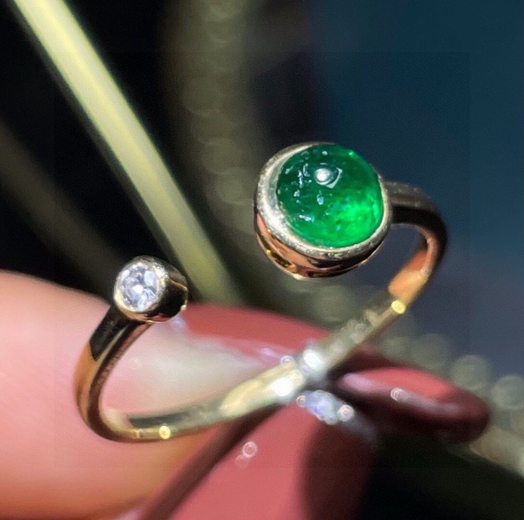 14k Gold 0.93 Ct Natural Emerald & Diamond Ring: Ref:231172264 // gold content:14k gold // ring size:7. 25us // // main gemstone:emerald // shape:round // carat weight:0. 93ct // color:green // treatment:natural // cut grade:g // // adjacent