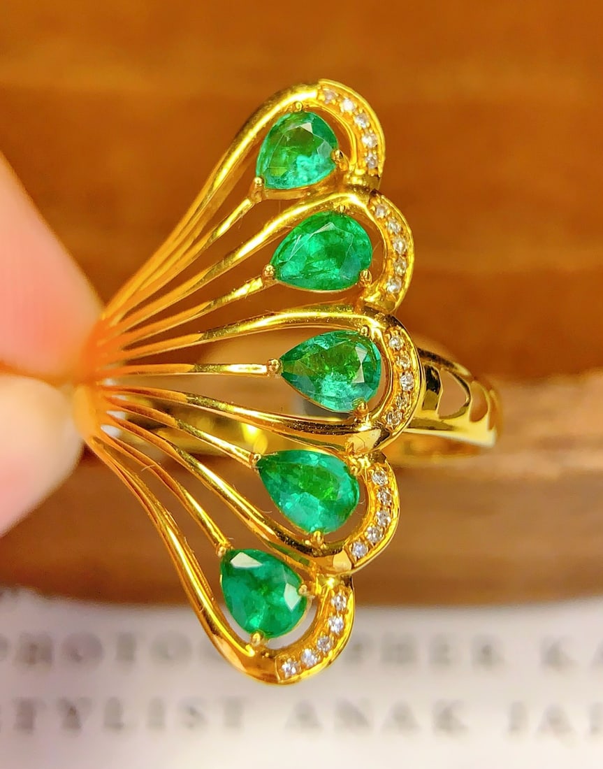 14k Gold 1.8 Ct Natural Emerald & Diamond Ring - 2