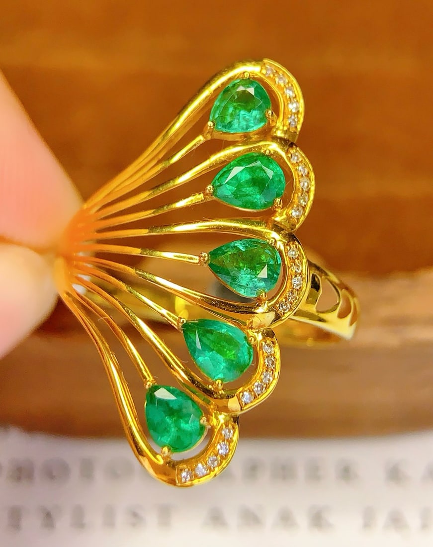 14k Gold 1.8 Ct Natural Emerald & Diamond Ring - 3