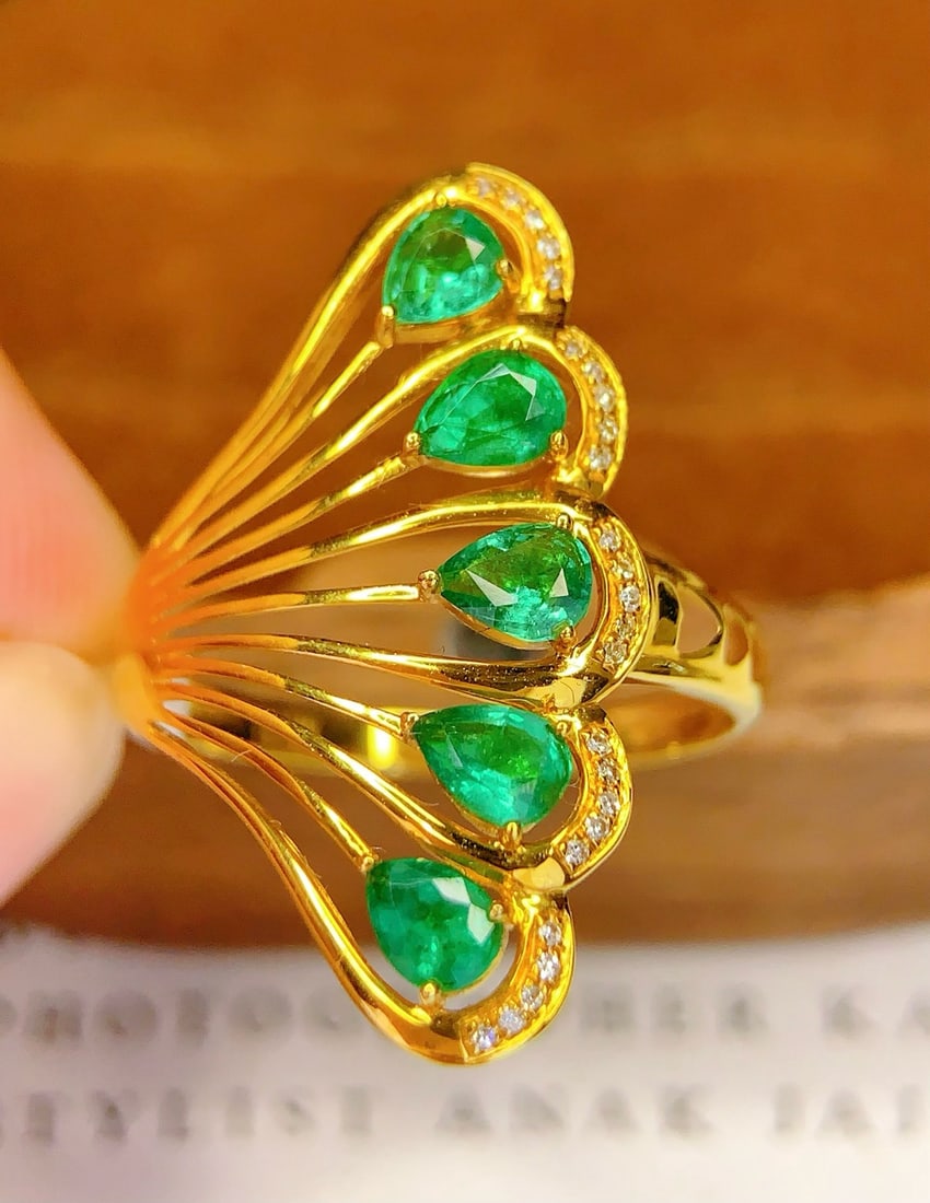 14k Gold 1.8 Ct Natural Emerald & Diamond Ring - 4