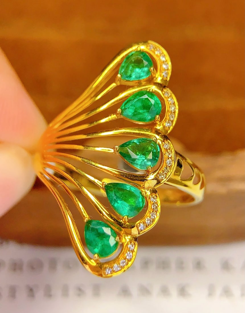 14k Gold 1.8 Ct Natural Emerald & Diamond Ring - 5