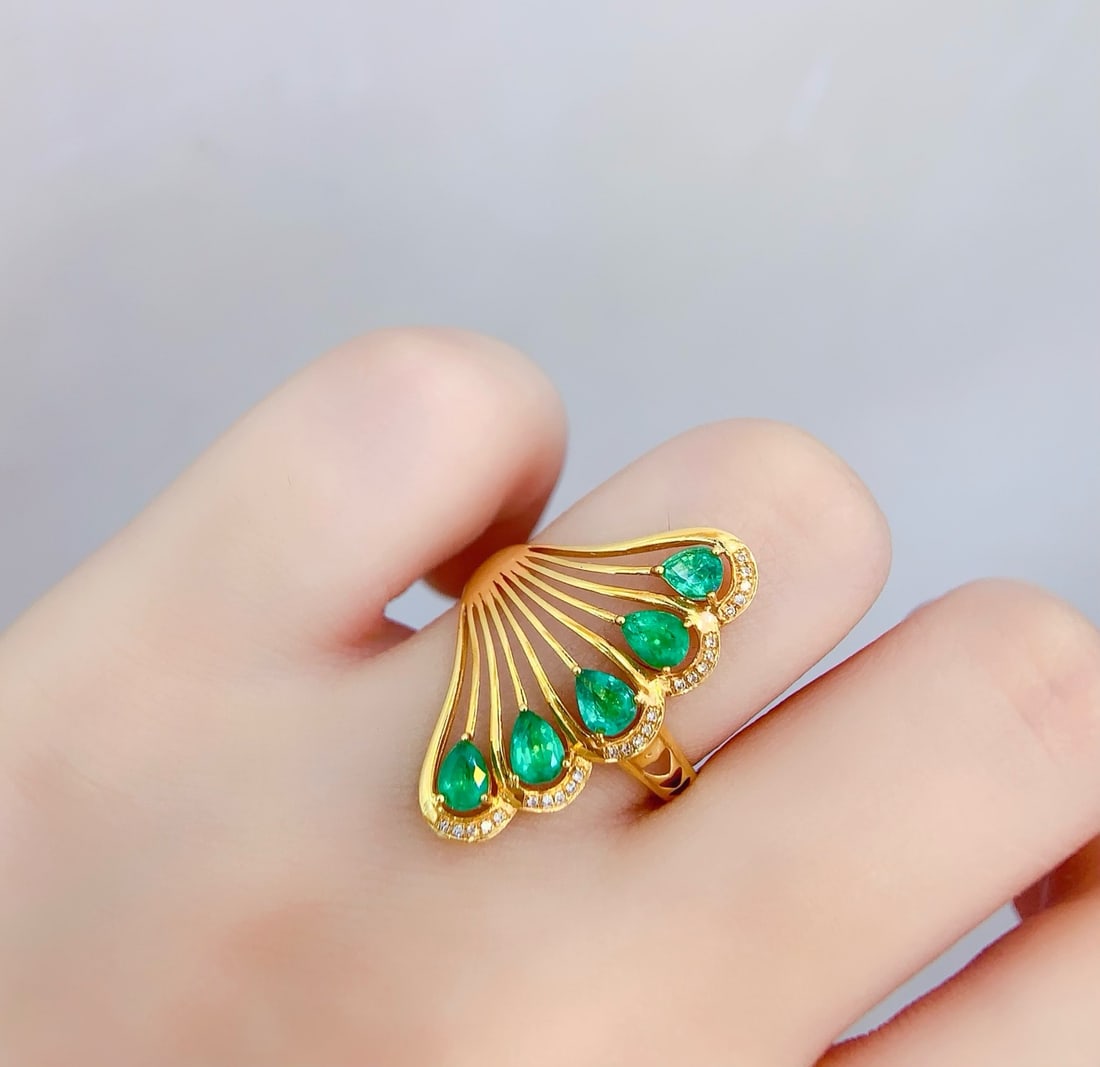 14k Gold 1.8 Ct Natural Emerald & Diamond Ring - 6