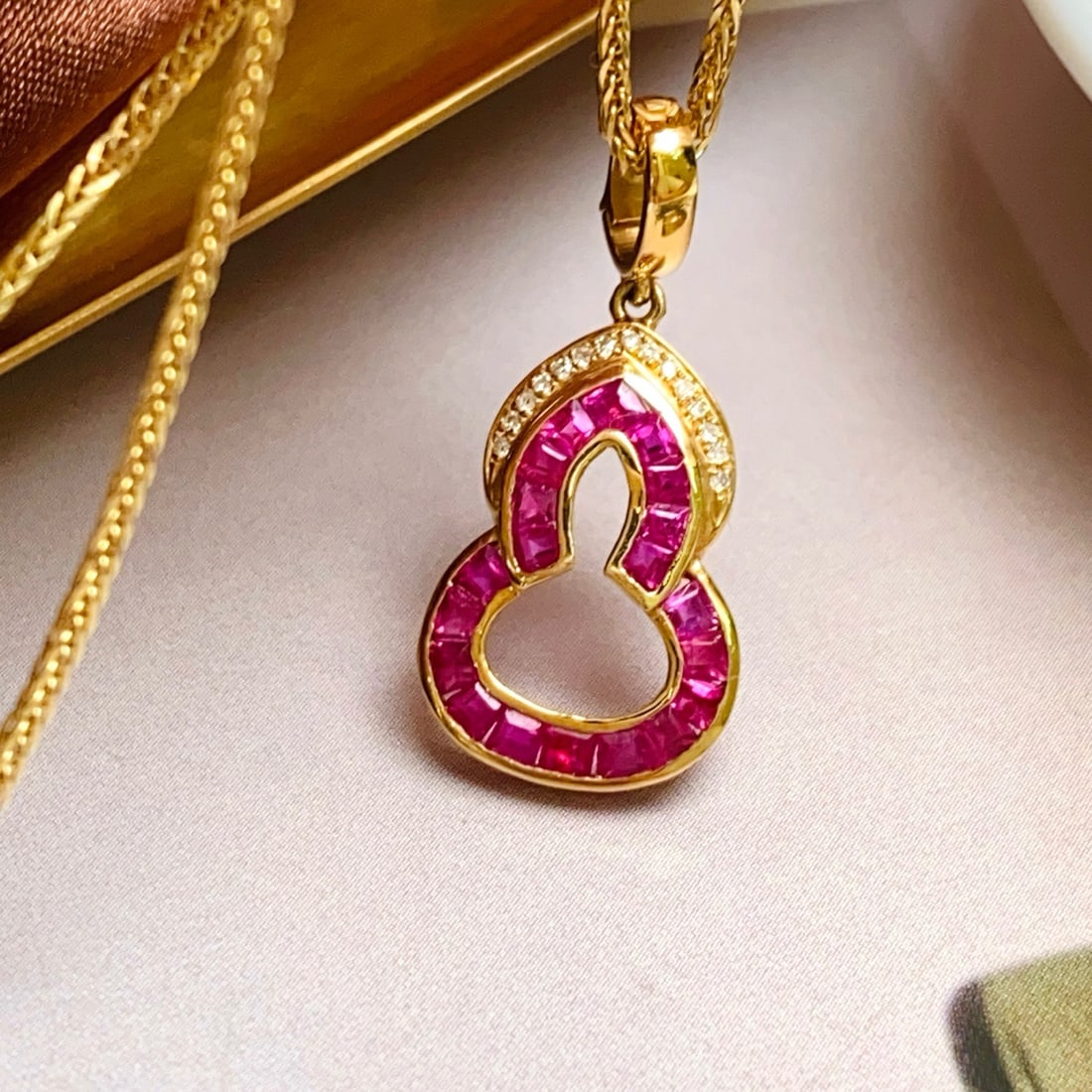 14k Gold 1.40 Ct Natural Ruby & Diamond Pendant( Without Chain ): Ref:231172269 // gold content:14k gold // main gemstone:ruby // shape:square // carat weight:1. 40ct // color:red // treatment:natural // // adjacent gemstone 2 : diamond // number of stones:15 //