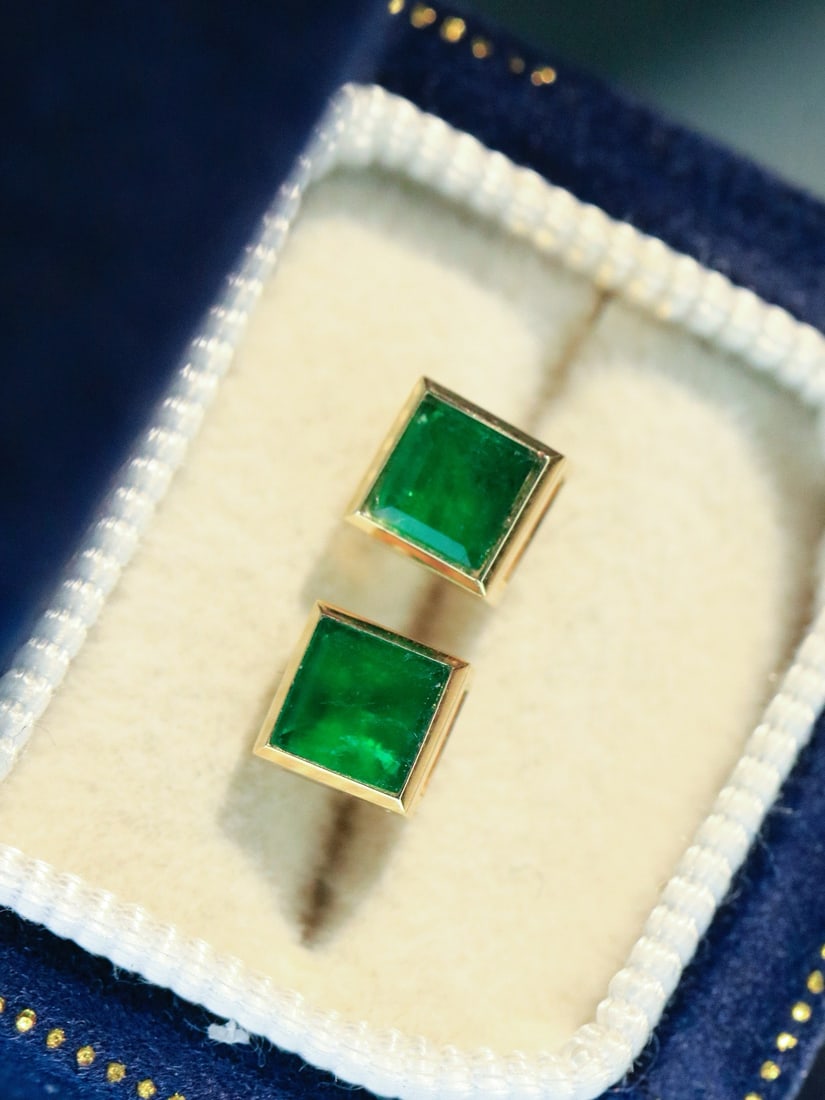 14k Gold 0.6 Ct Natural Emerald Earrings: Ref:231172270 // gold content:14k gold // main gemstone:emerald // shape:square // carat weight:0. 6ct // color:green // treatment:natural // High Estimate: 2000 Low Estimate: 1300 Condition: New